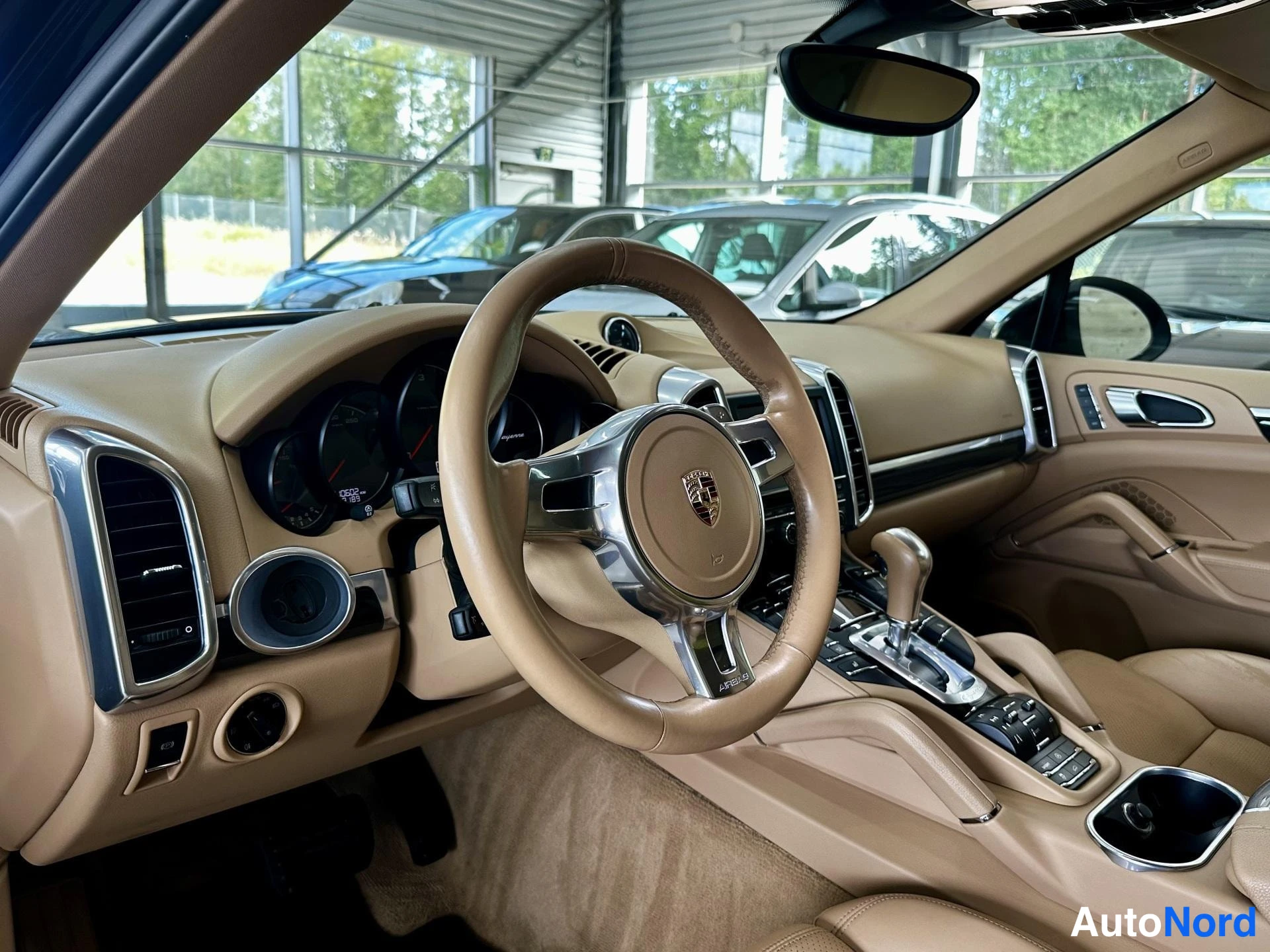 Musta Porsche Cayenne 2012, kuva 9