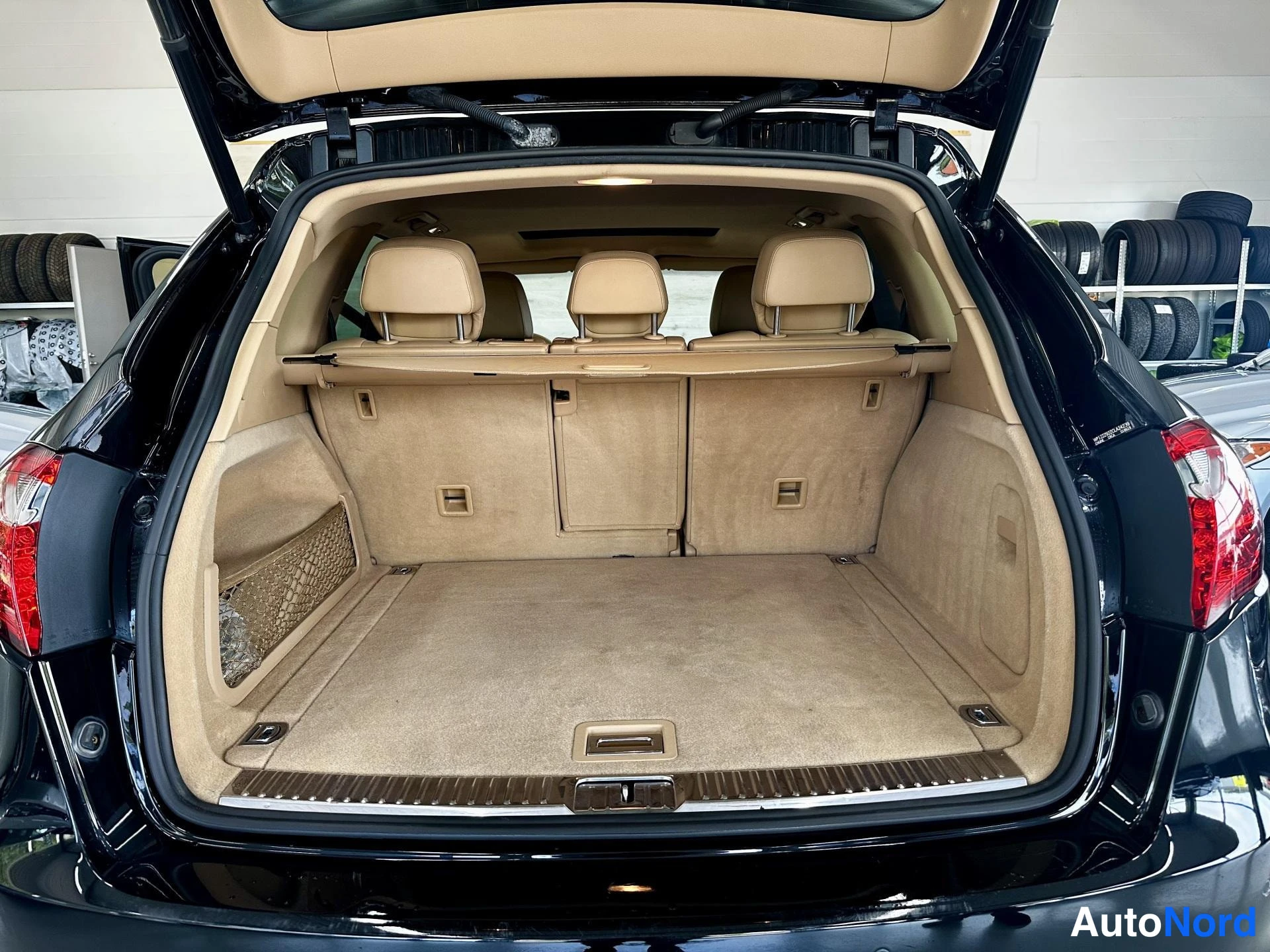 Musta Porsche Cayenne 2012, kuva 17