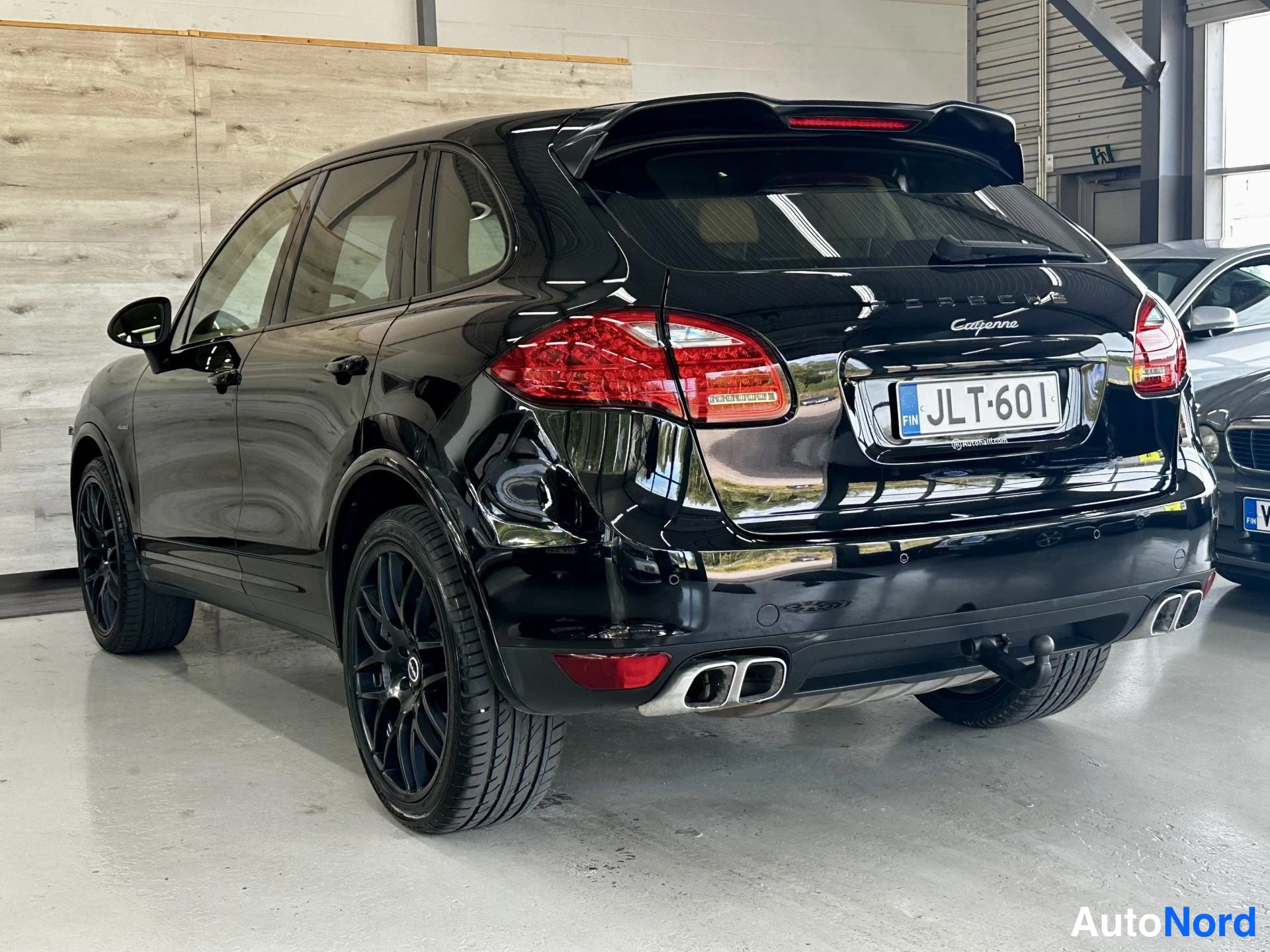 Musta Porsche Cayenne 2012, kuva 4