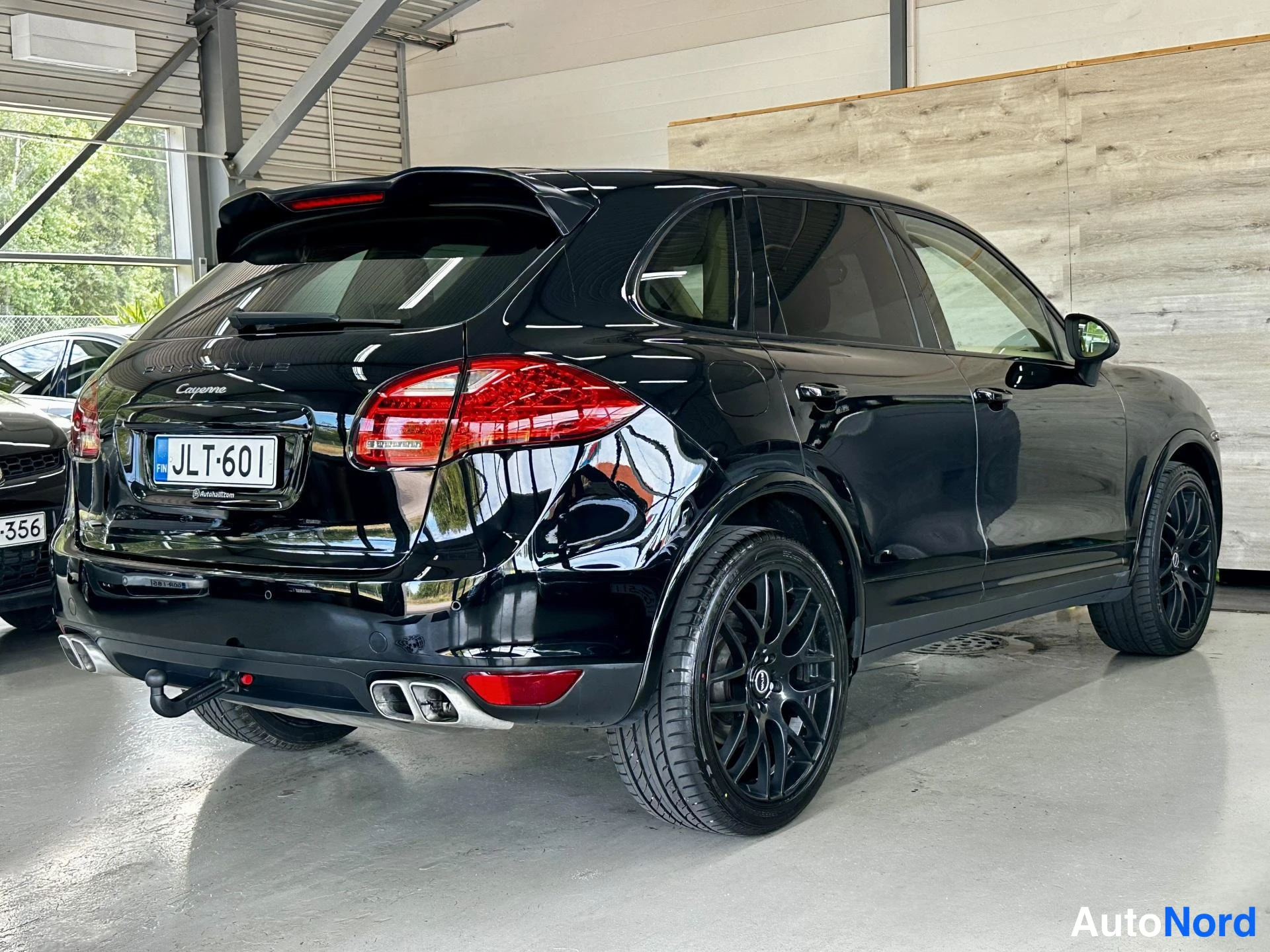 Musta Porsche Cayenne 2012, kuva 5