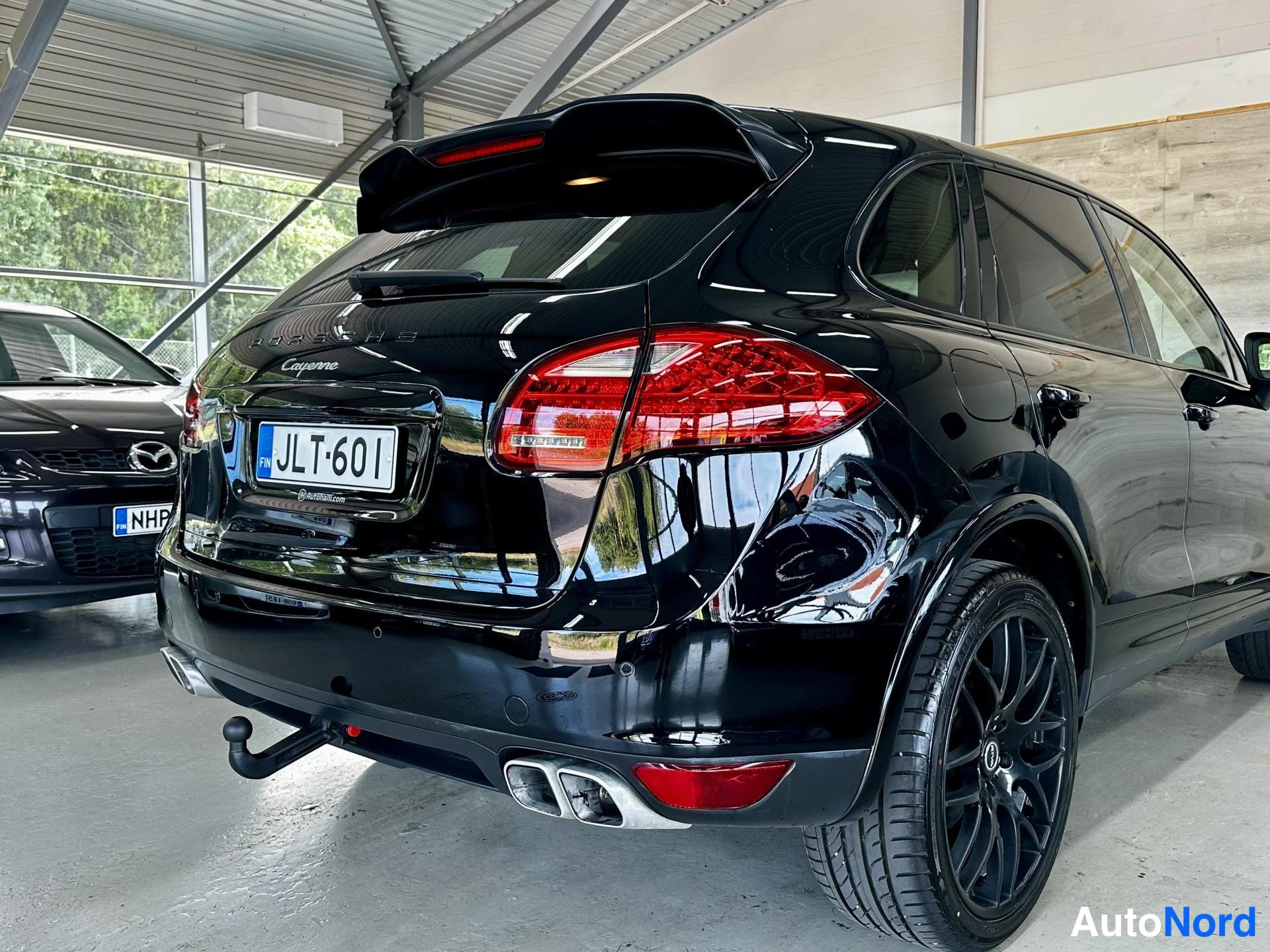 Musta Porsche Cayenne 2012, kuva 6