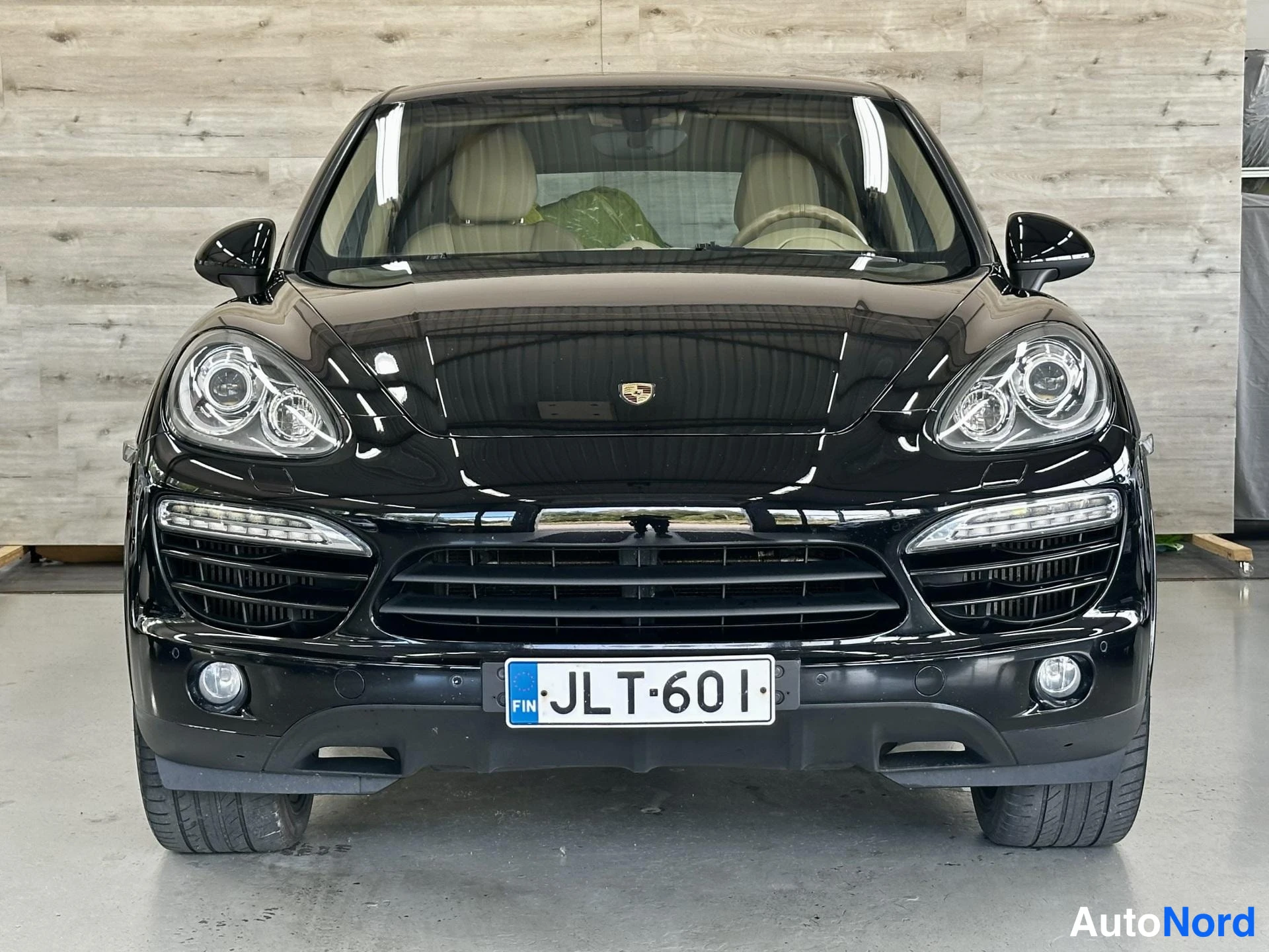Musta Porsche Cayenne 2012, kuva 3