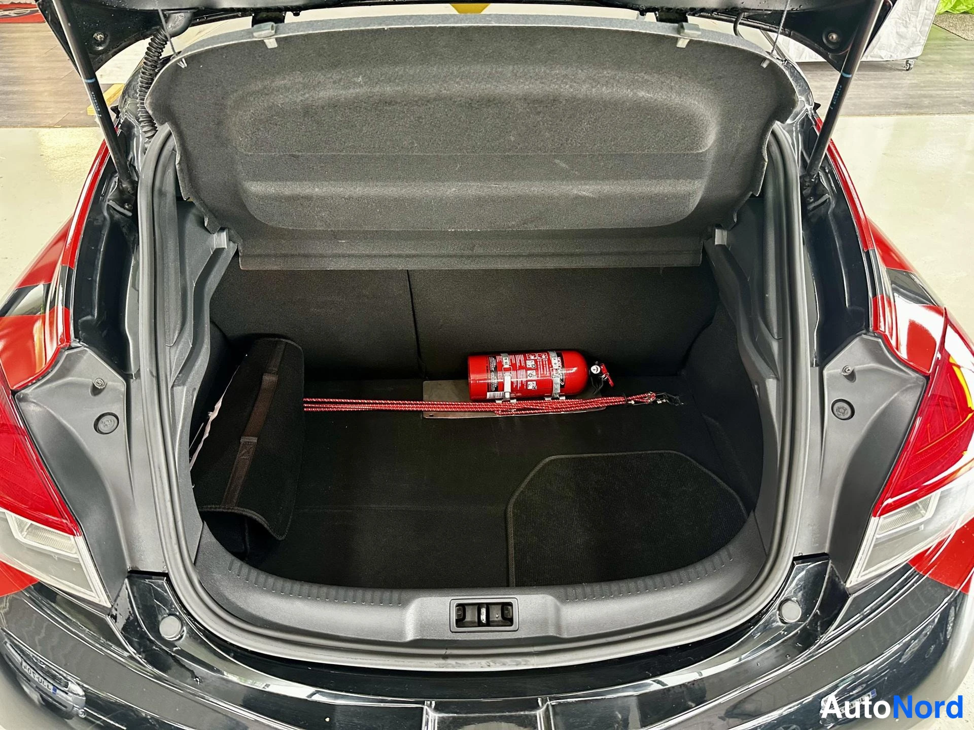 Musta Renault Megane 2010, kuva 19