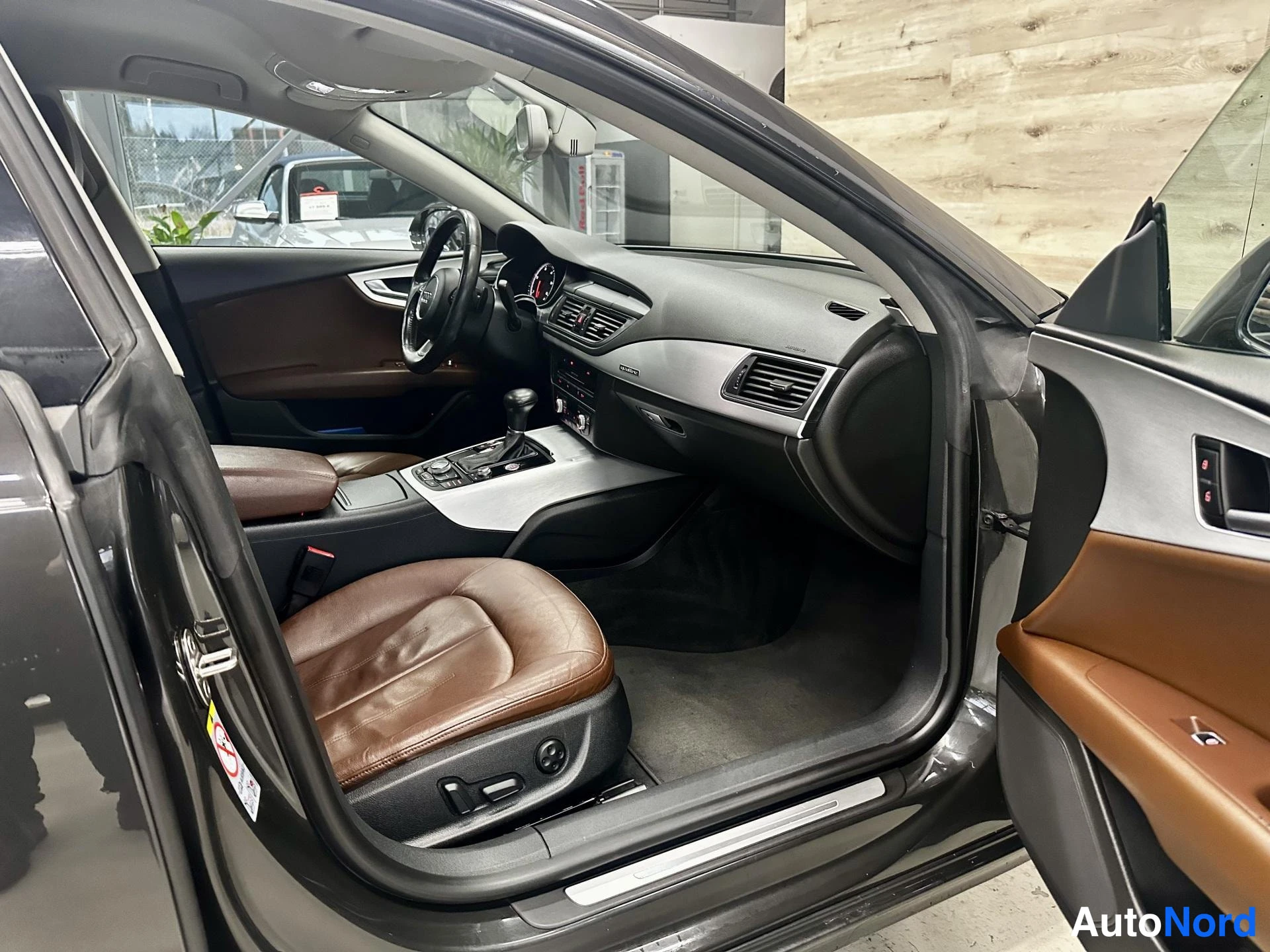 Musta Audi A7 Sportback 2011, kuva 10