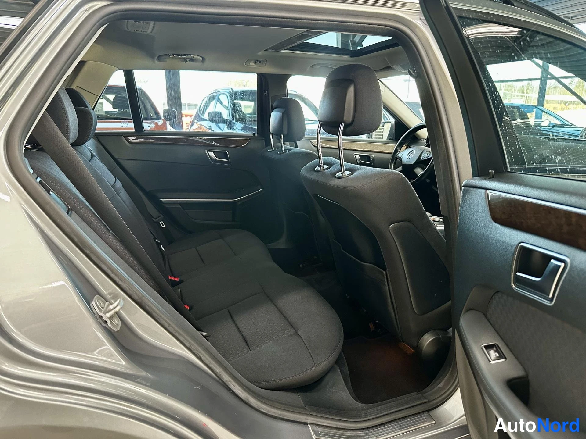 Harmaa Mercedes-Benz E 350 CDI 4MATIC 2011, kuva 12
