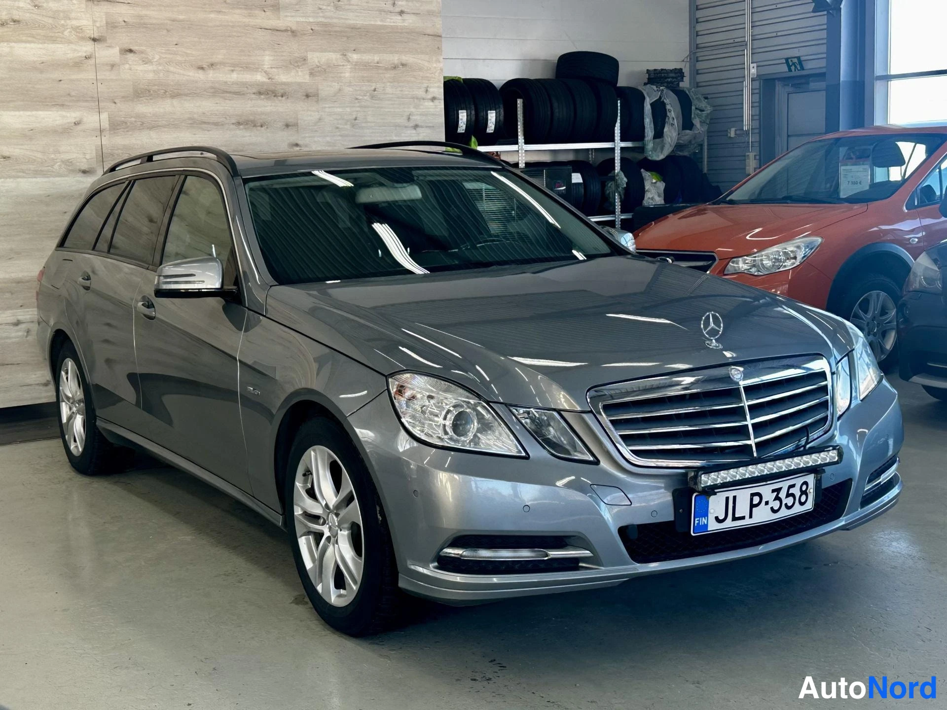 Harmaa Mercedes-Benz E 350 CDI 4MATIC 2011, kuva 3