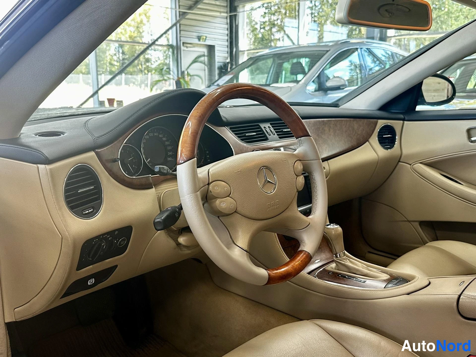 Musta Mercedes-Benz CLS 500 2006, kuva 9