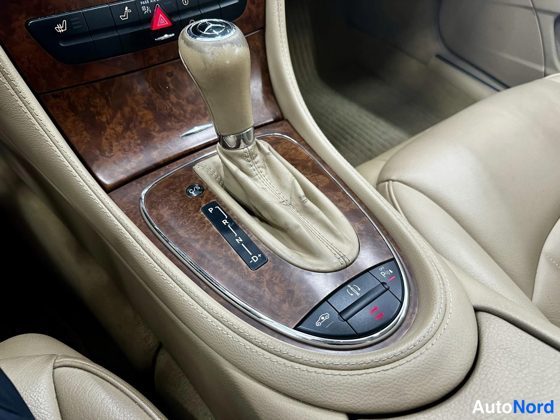Musta Mercedes-Benz CLS 500 2006, kuva 18