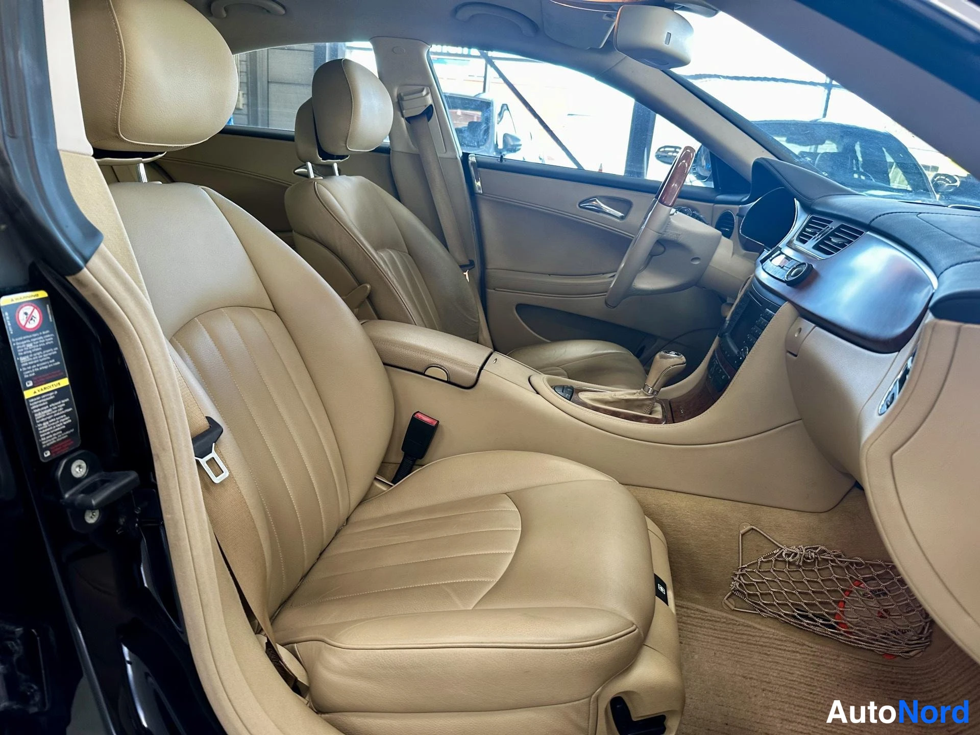 Musta Mercedes-Benz CLS 500 2006, kuva 12