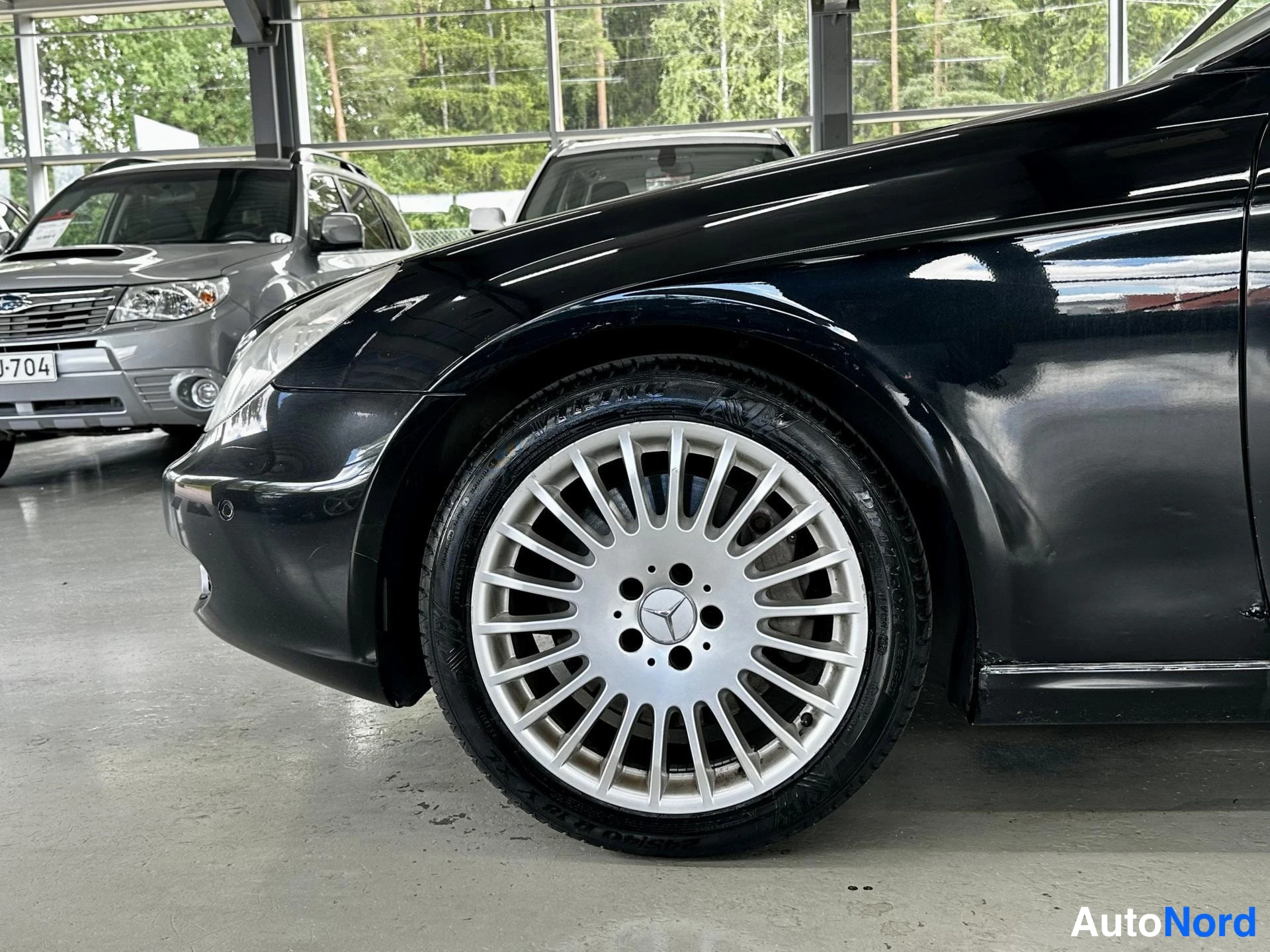 Musta Mercedes-Benz CLS 500 2006, kuva 15
