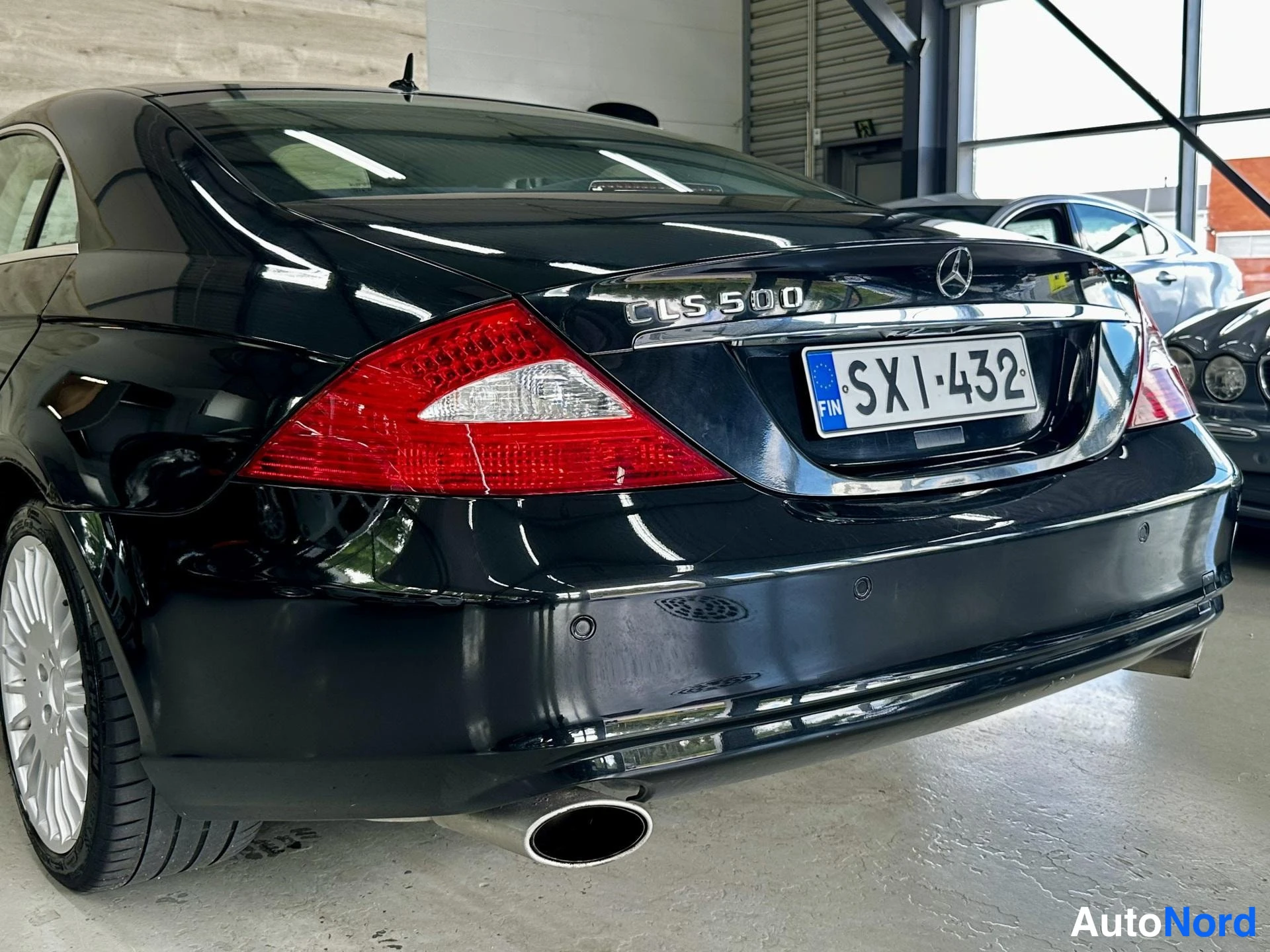 Musta Mercedes-Benz CLS 500 2006, kuva 6