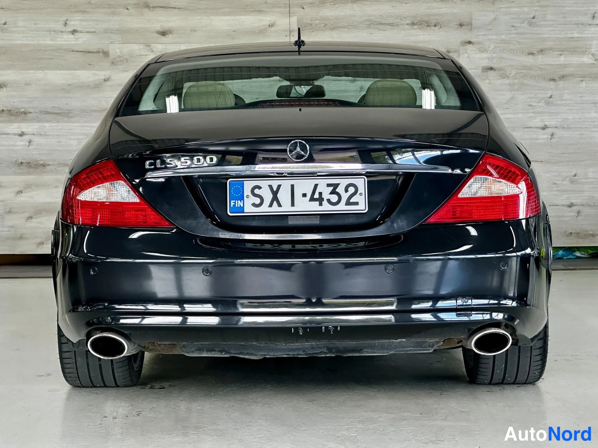 Musta Mercedes-Benz CLS 500 2006, kuva 8