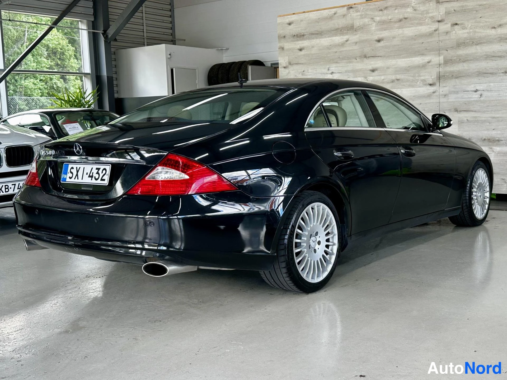 Musta Mercedes-Benz CLS 500 2006, kuva 7