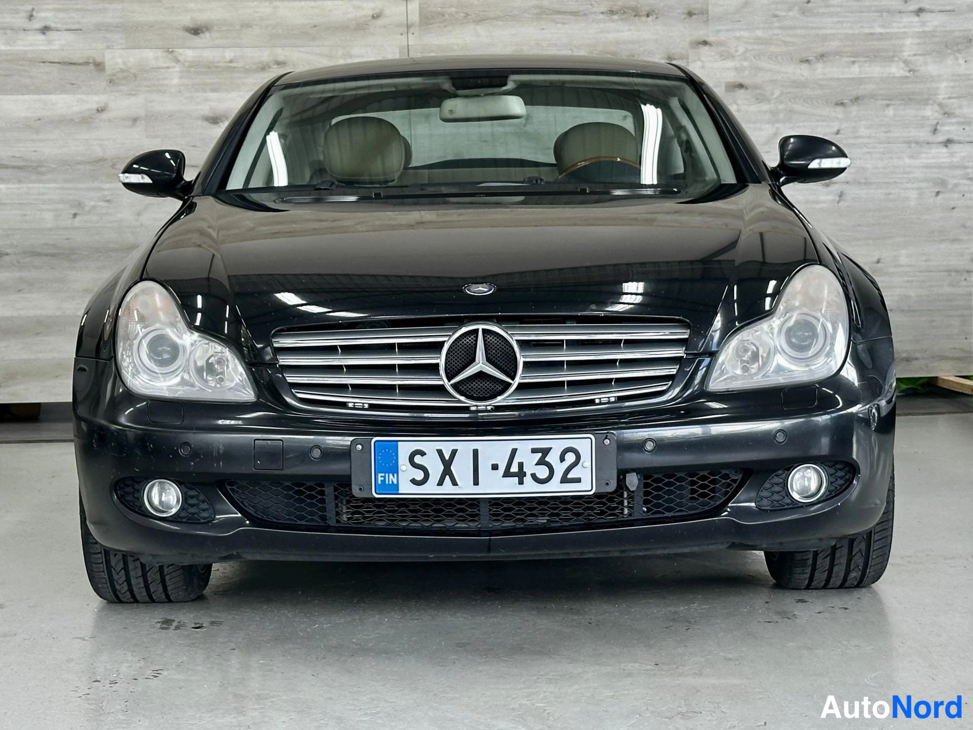 Musta Mercedes-Benz CLS 500 2006, kuva 4