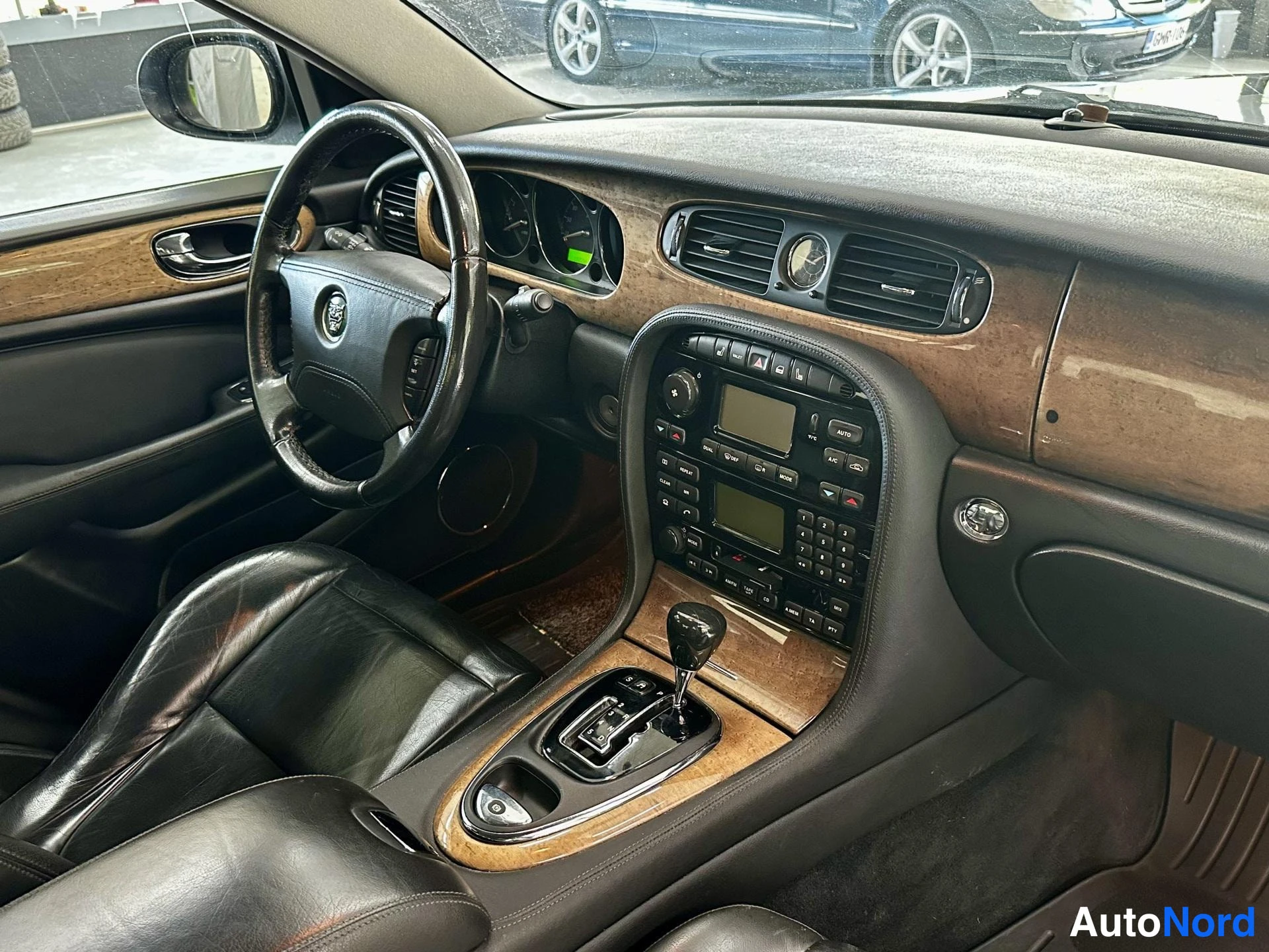 Harmaa Jaguar XJ 2003, kuva 8