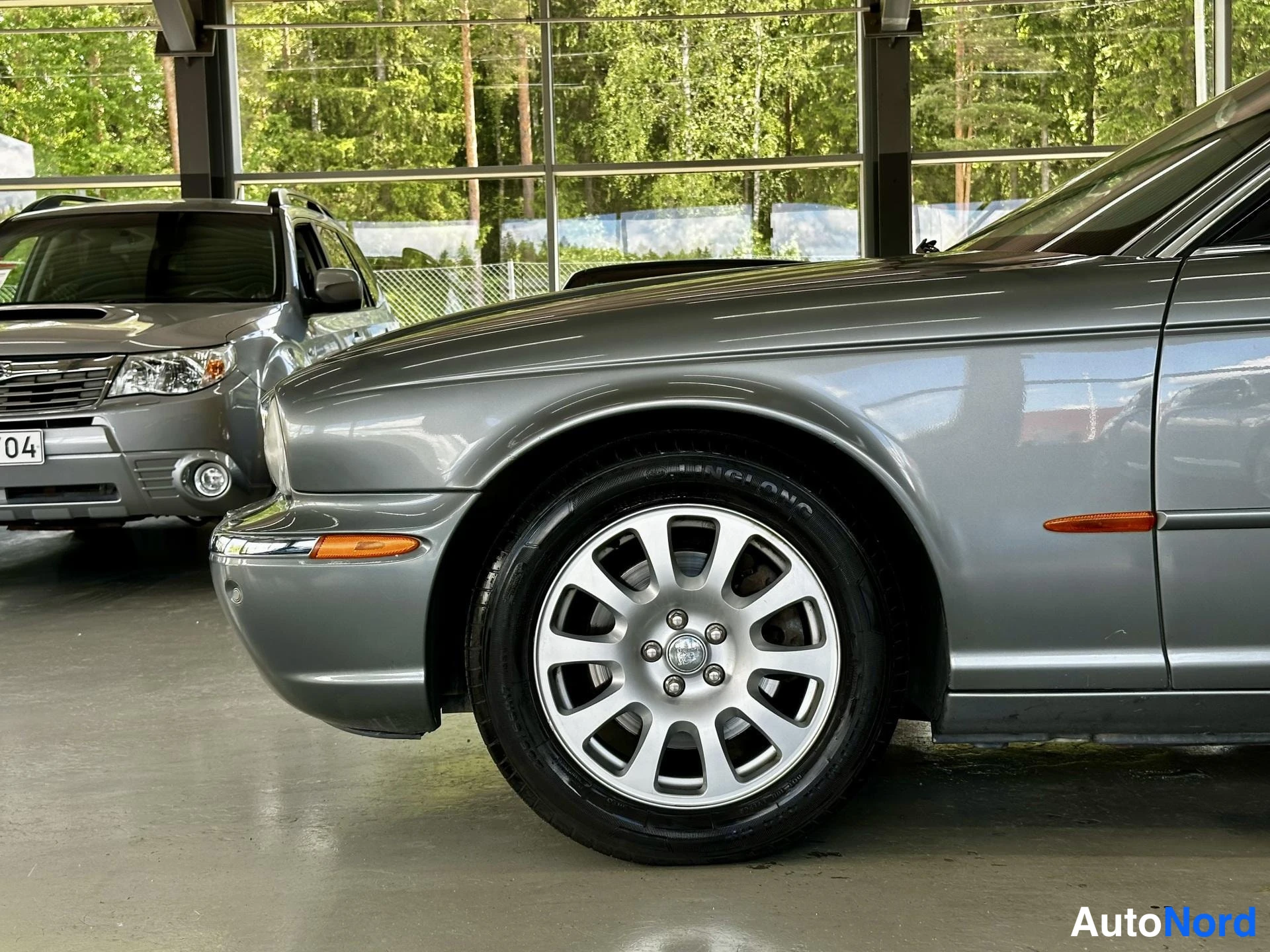 Harmaa Jaguar XJ 2003, kuva 18