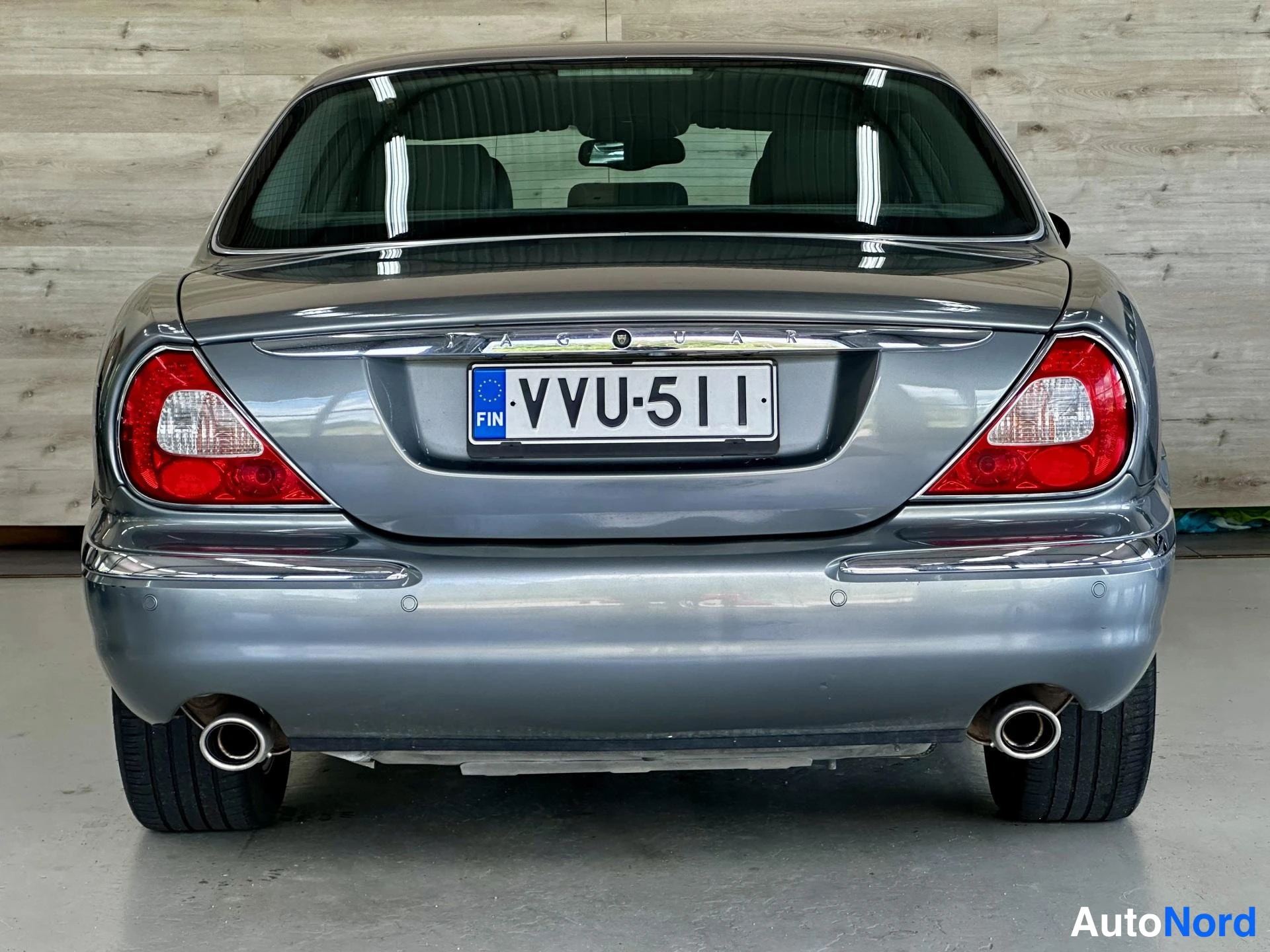 Harmaa Jaguar XJ 2003, kuva 7