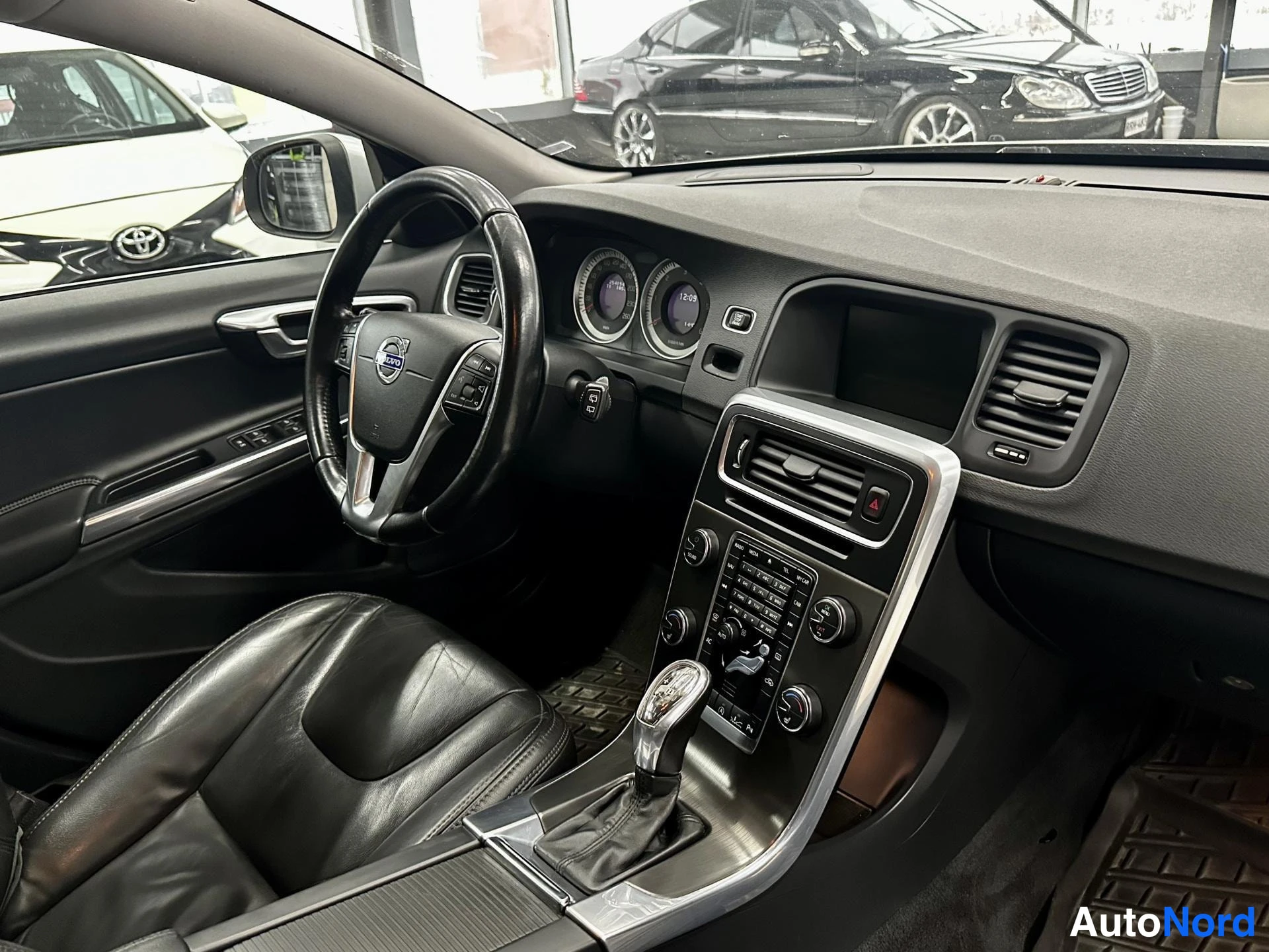 Harmaa Volvo V60 2013, kuva 9