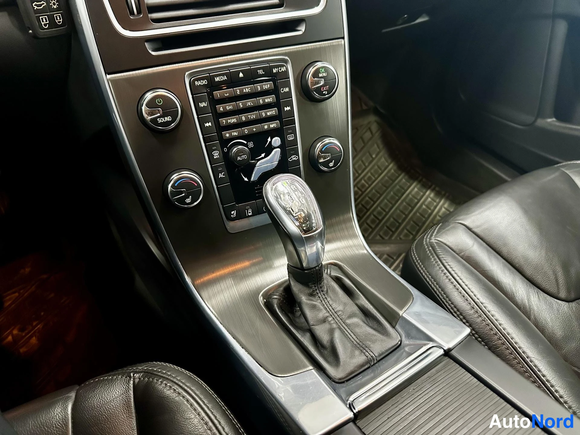 Harmaa Volvo V60 2013, kuva 21