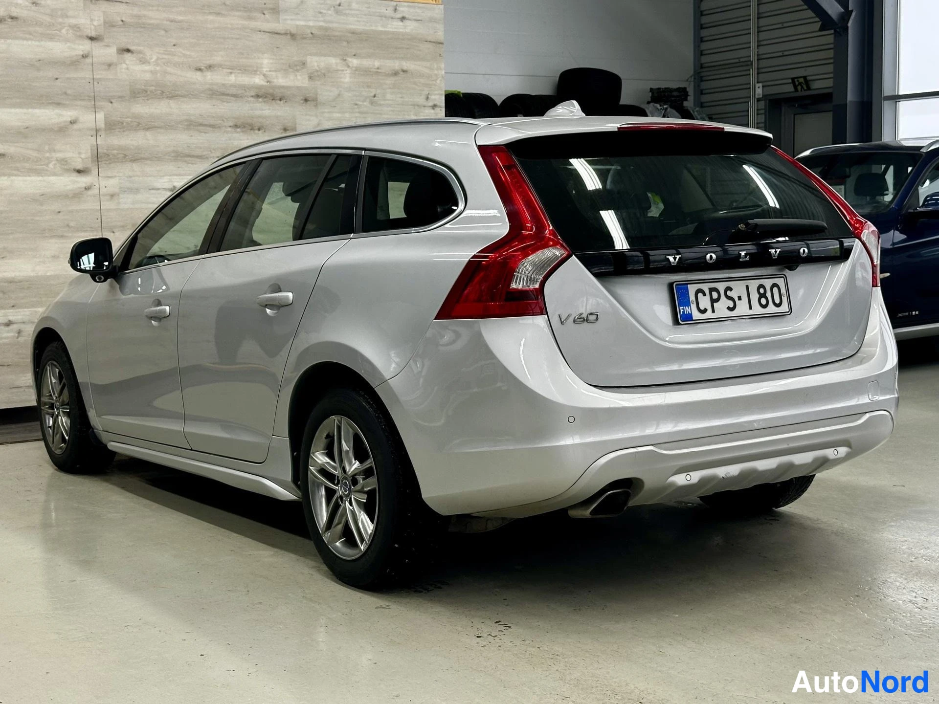 Harmaa Volvo V60 2013, kuva 5