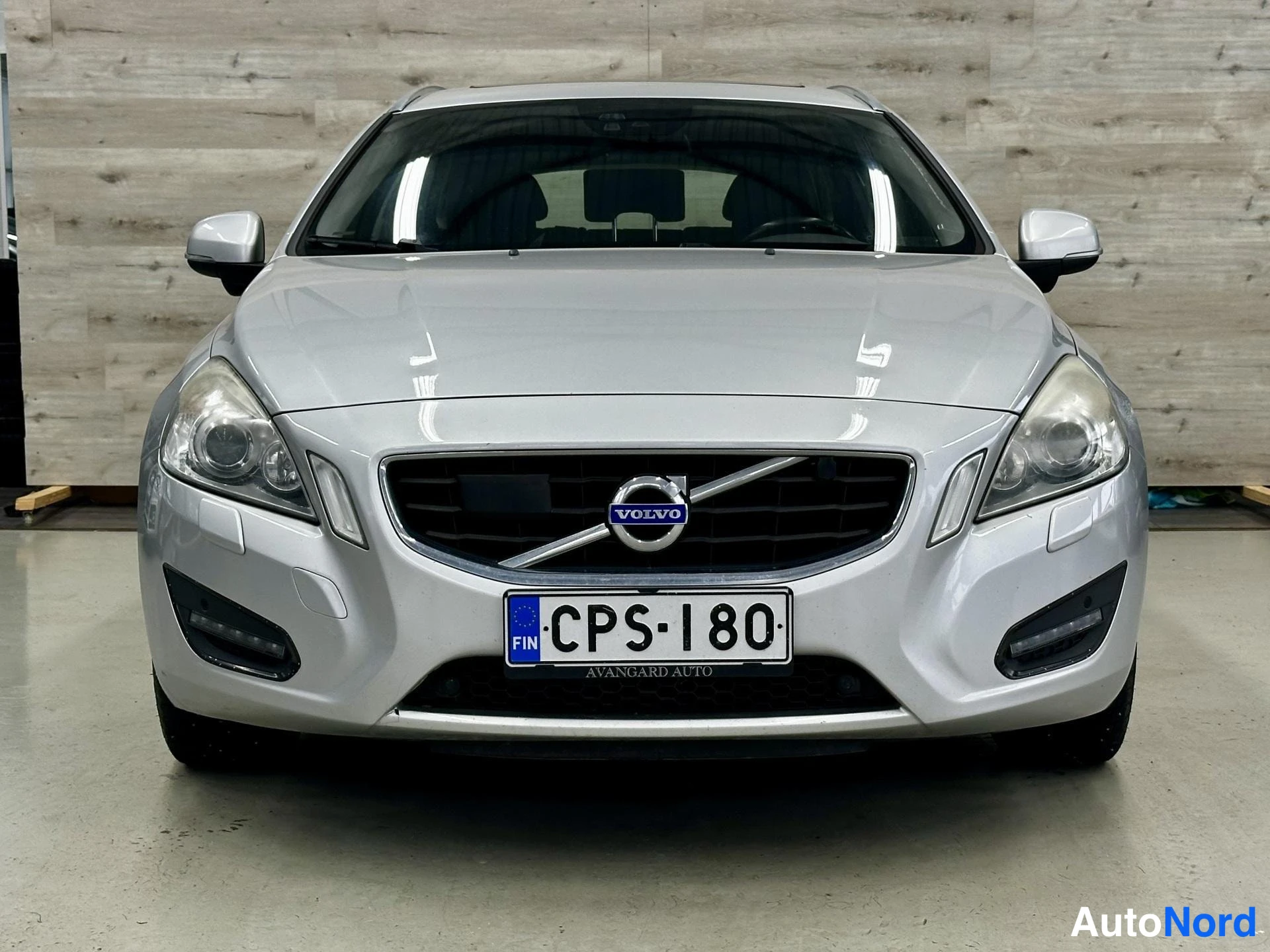 Harmaa Volvo V60 2013, kuva 4
