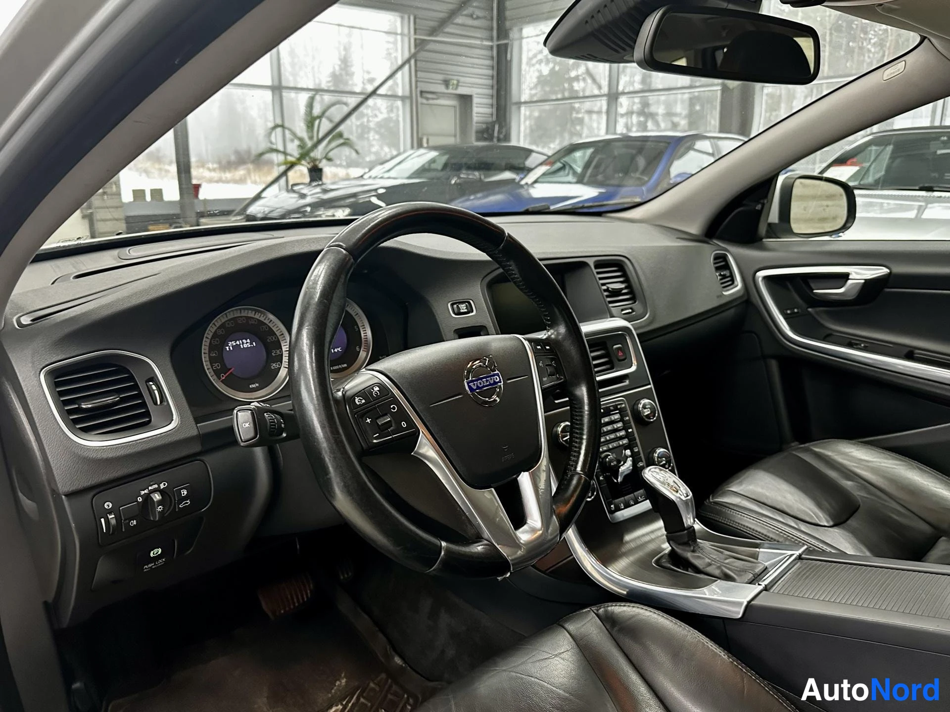 Harmaa Volvo V60 2013, kuva 8