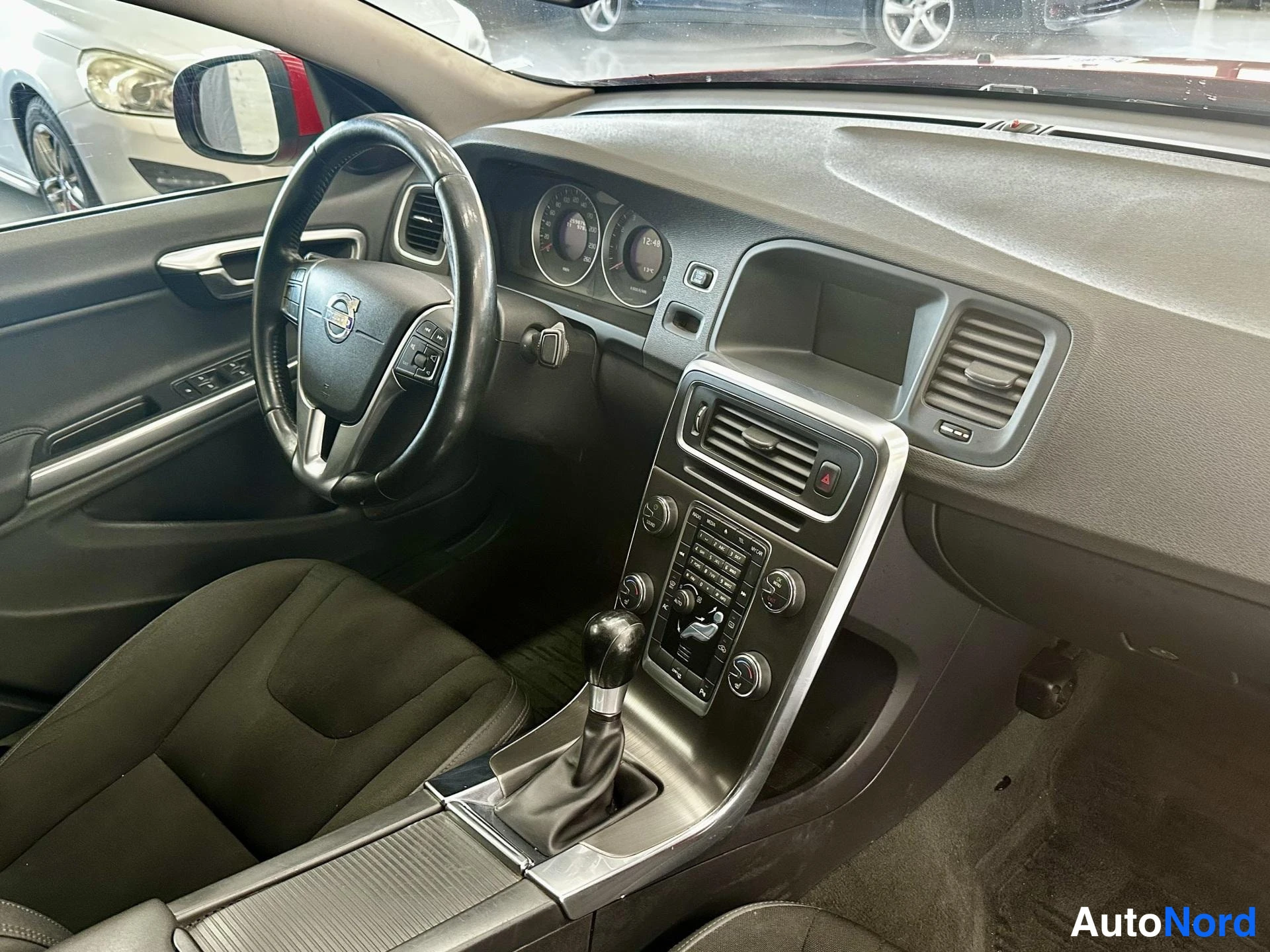 Punainen Volvo S60 2011, kuva 11