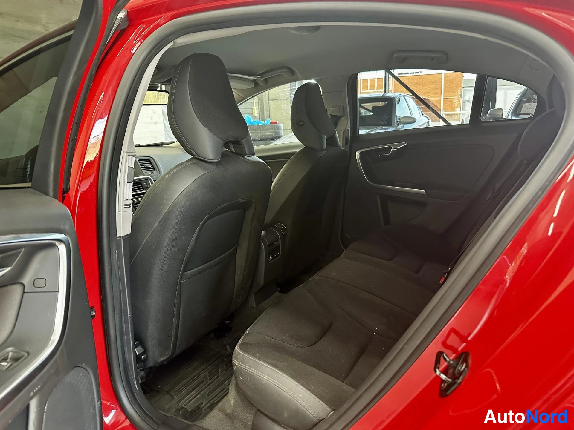 Punainen Volvo S60 2011, kuva 14
