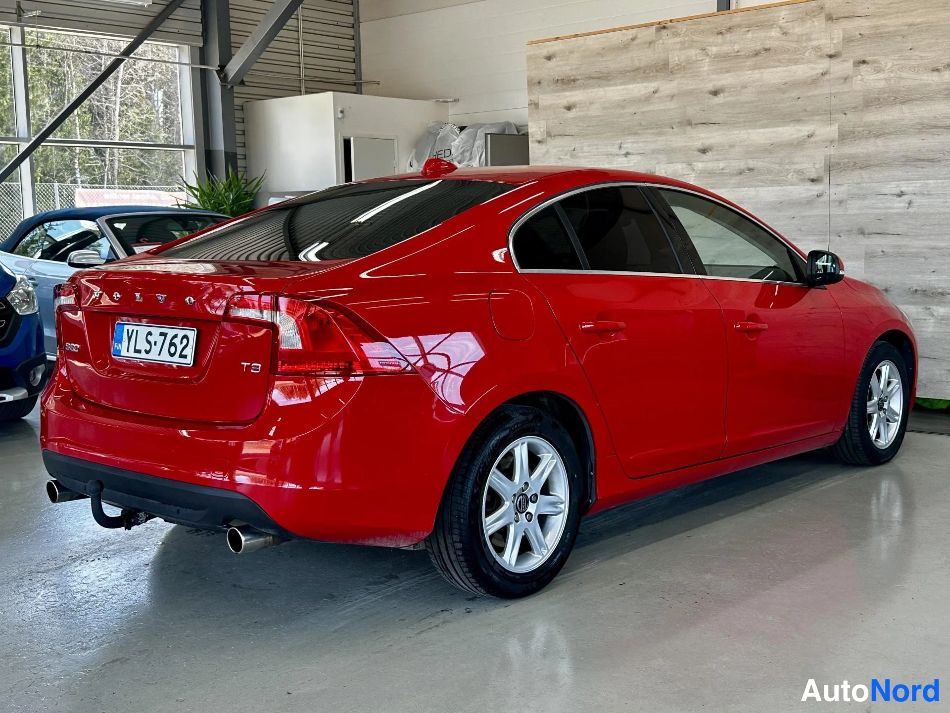 Punainen Volvo S60 2011, kuva 7
