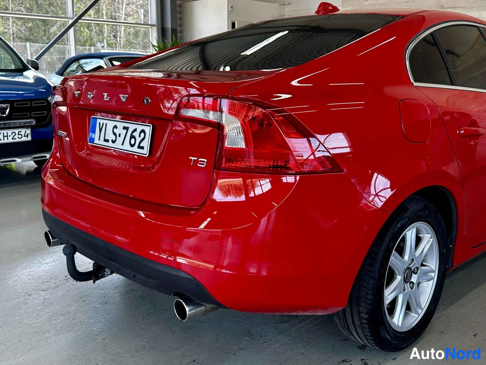 Punainen Volvo S60 2011, kuva 8