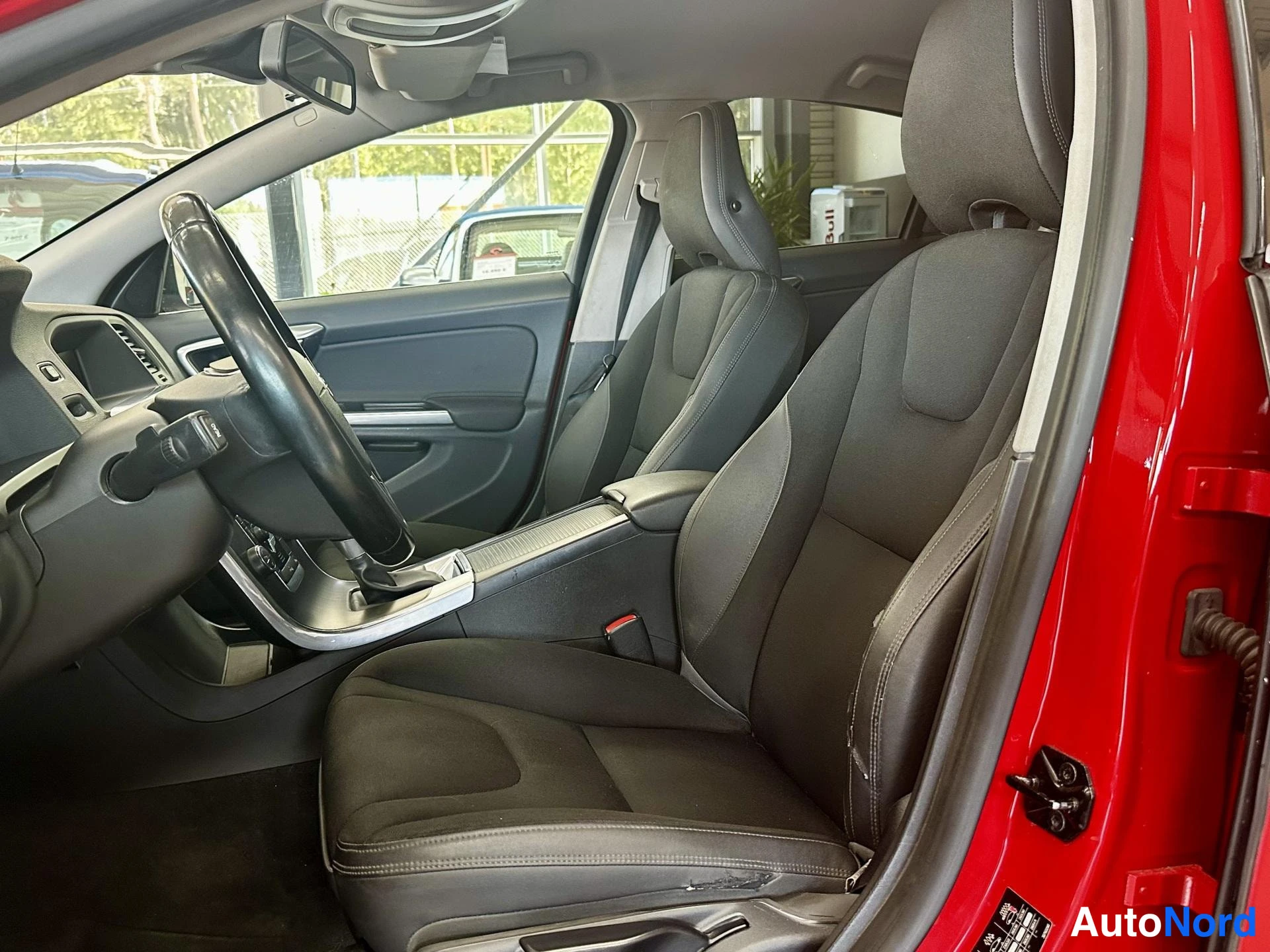 Punainen Volvo S60 2011, kuva 12
