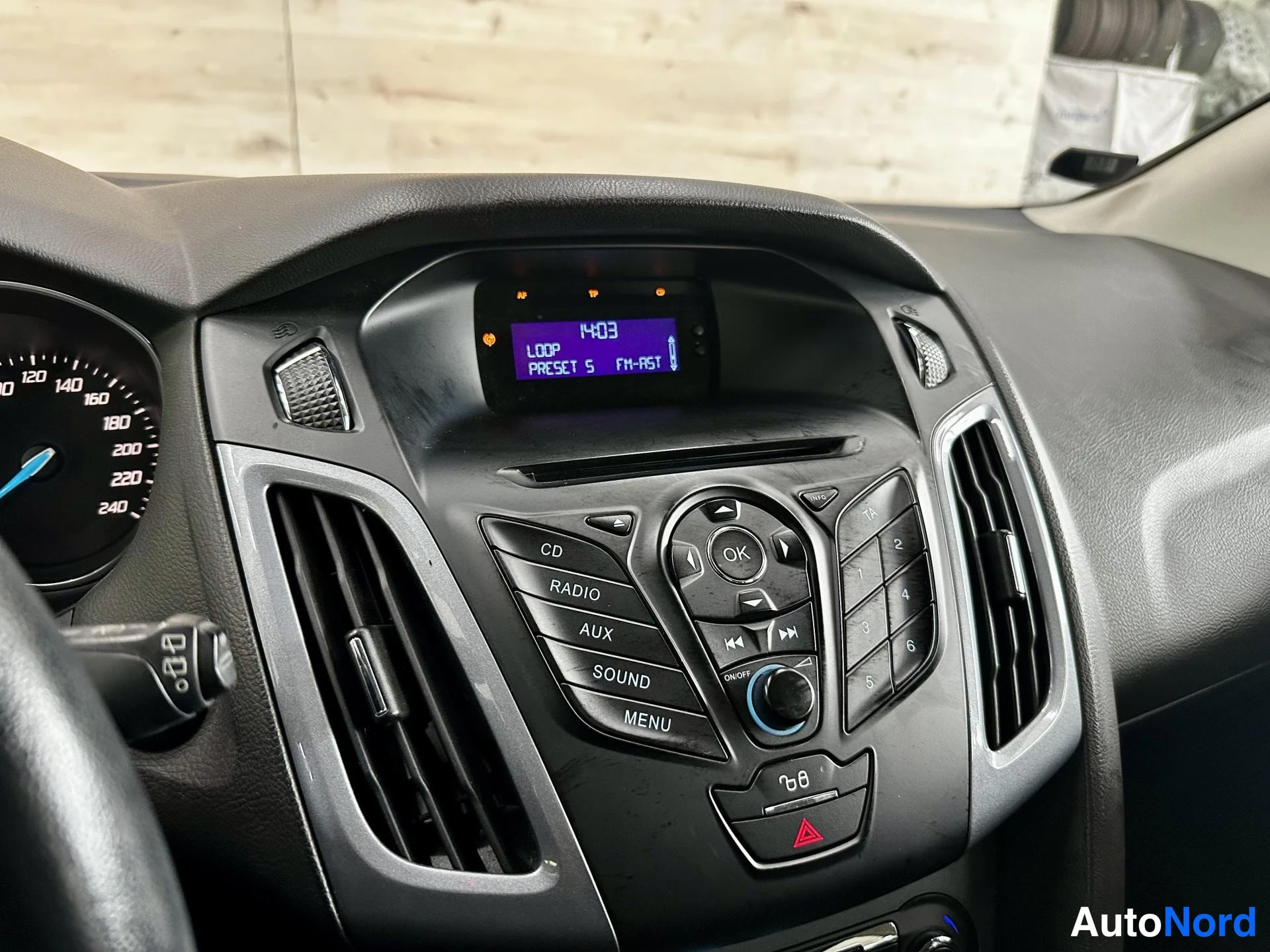 Harmaa Ford Focus 2011, kuva 16