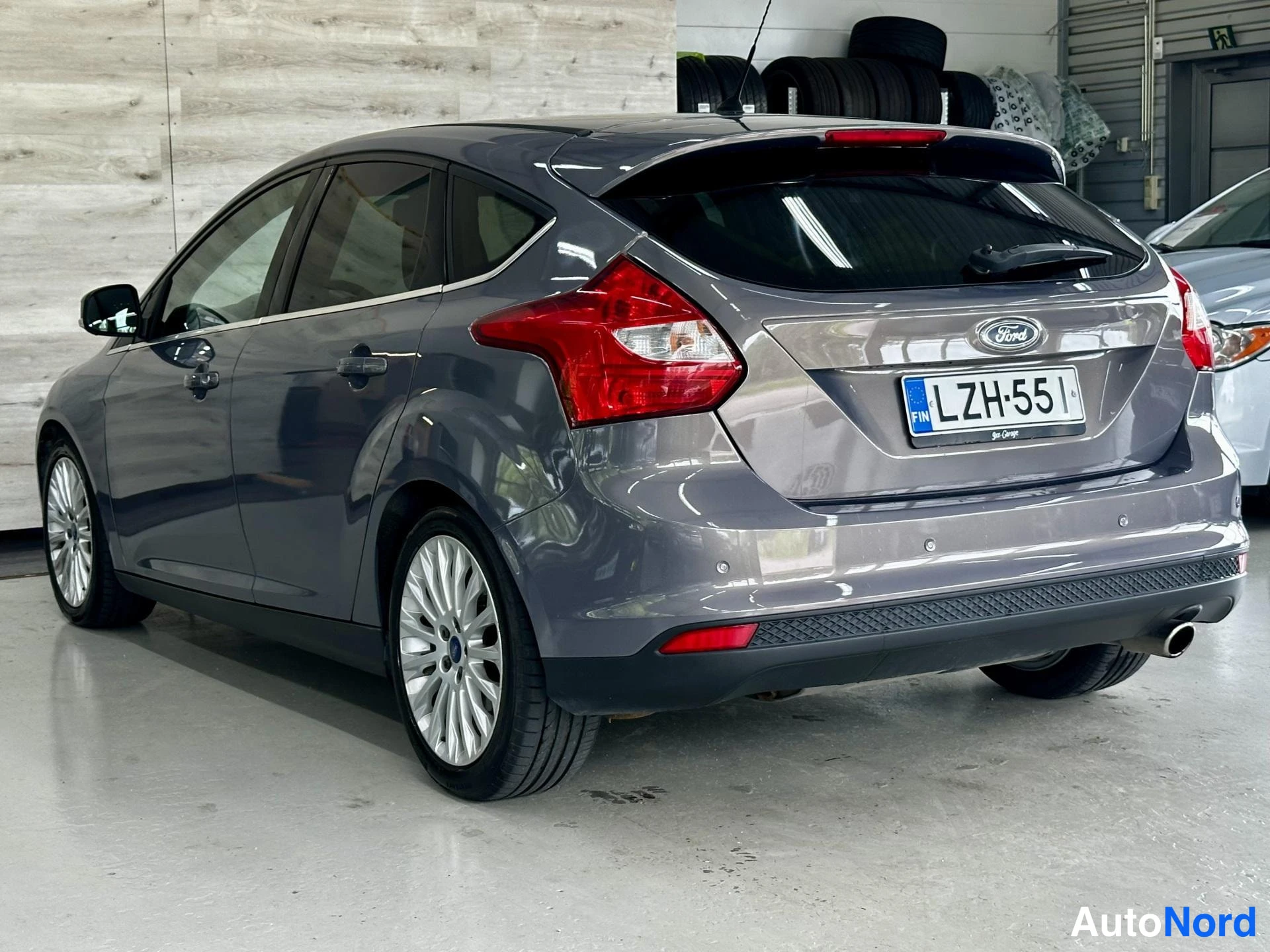 Harmaa Ford Focus 2011, kuva 4
