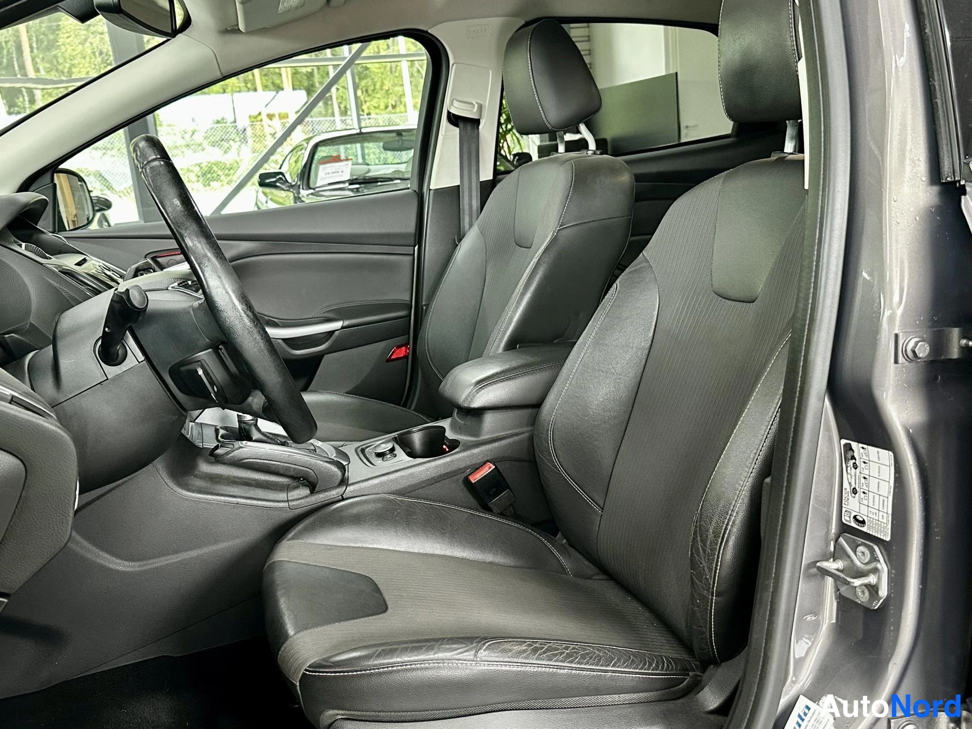 Harmaa Ford Focus 2011, kuva 9