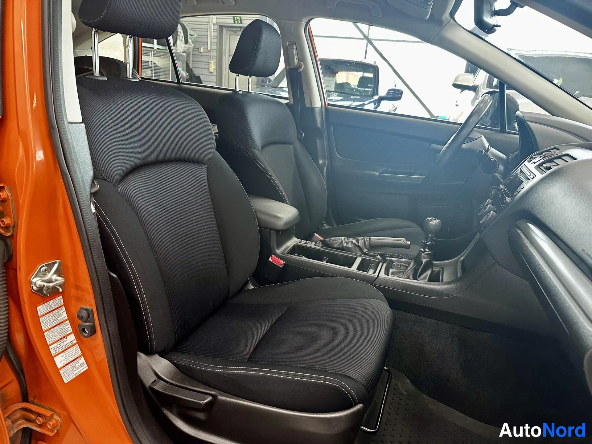 Oranssi Subaru XV 2012, kuva 10