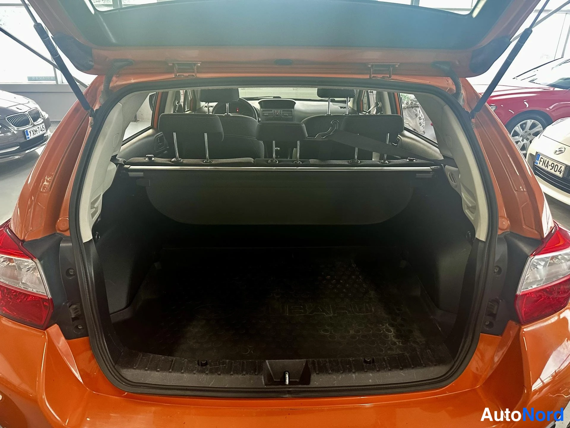 Oranssi Subaru XV 2012, kuva 12