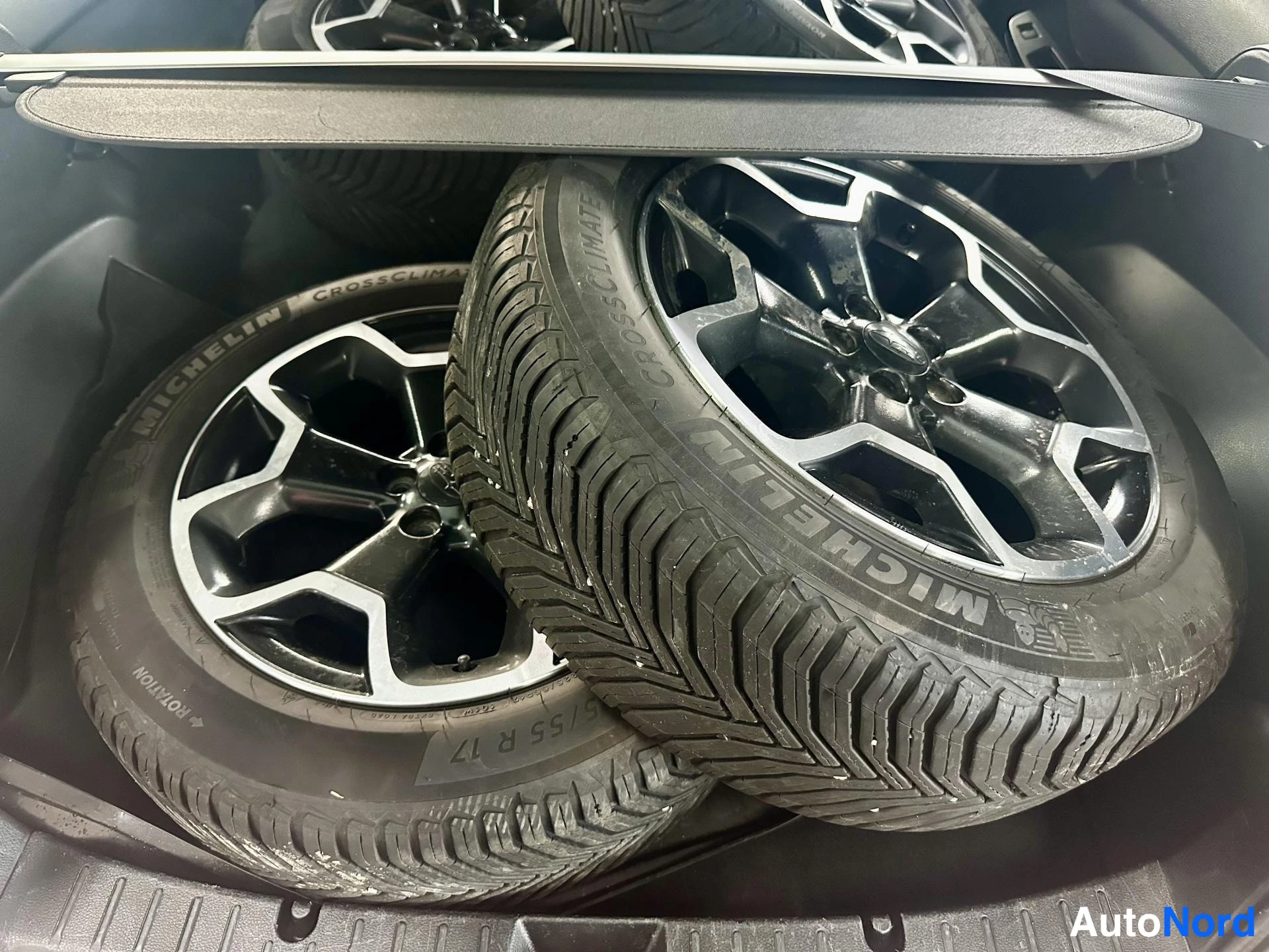 Oranssi Subaru XV 2012, kuva 14