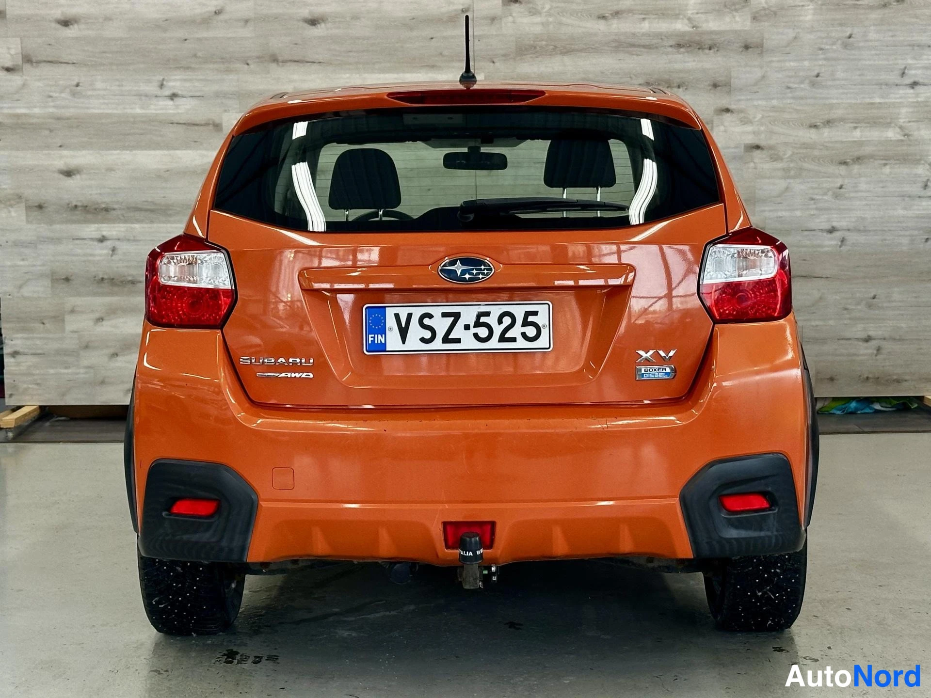 Oranssi Subaru XV 2012, kuva 6