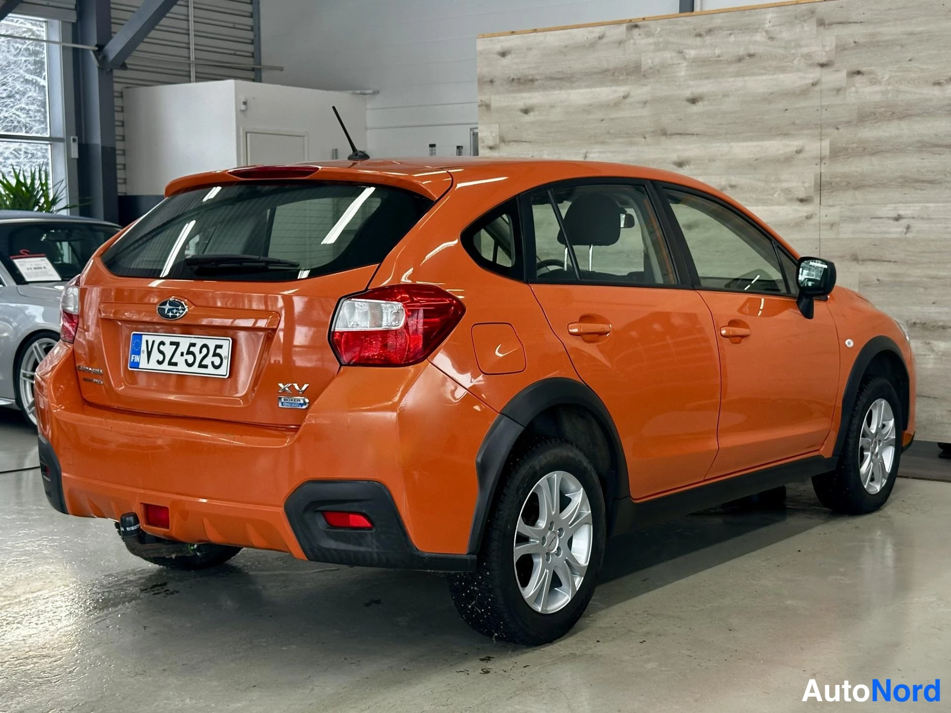 Oranssi Subaru XV 2012, kuva 5
