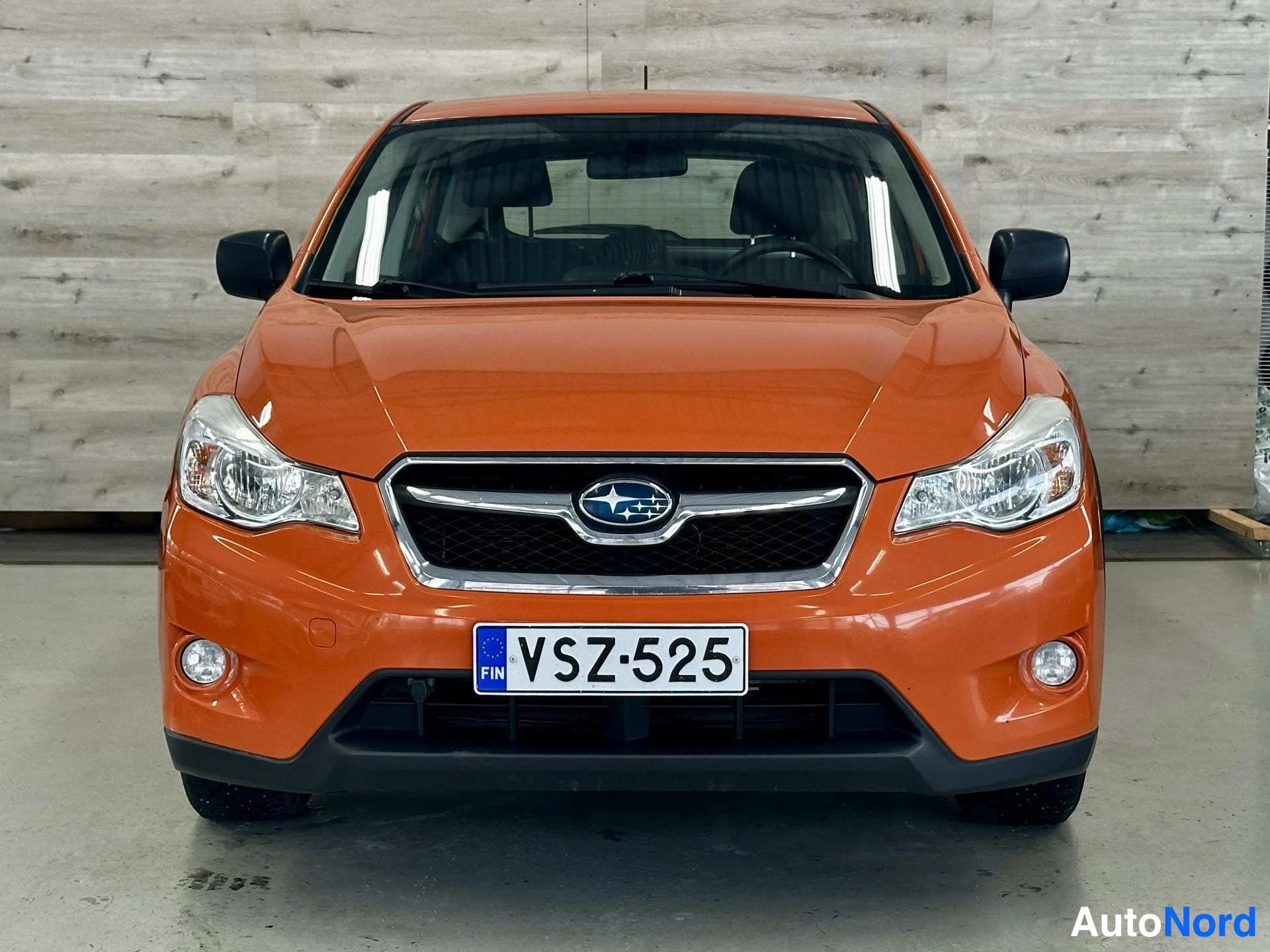 Oranssi Subaru XV 2012, kuva 3