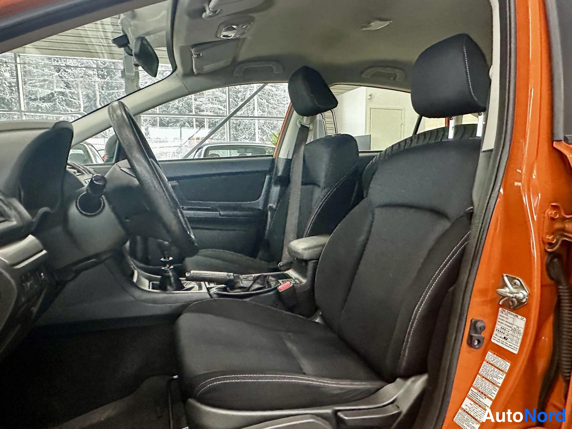 Oranssi Subaru XV 2012, kuva 9