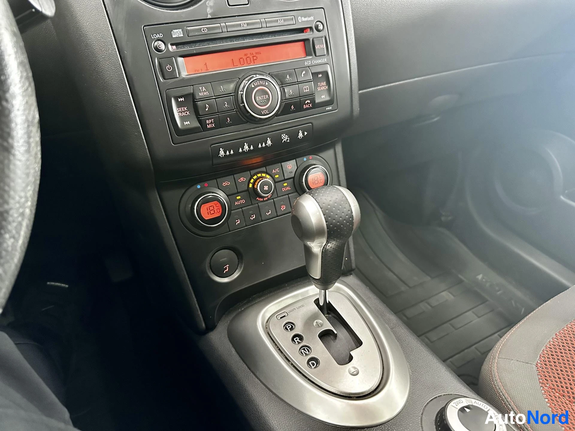 Punainen Nissan Qashqai 2007, kuva 15
