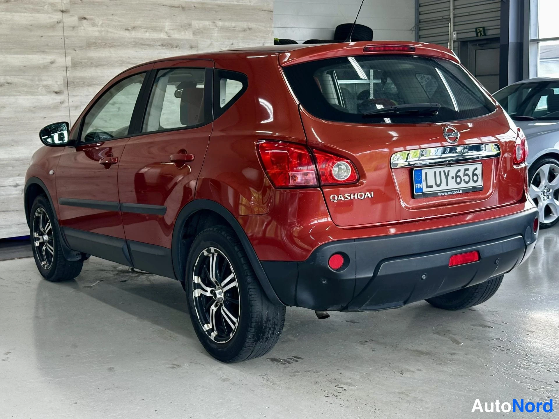 Punainen Nissan Qashqai 2007, kuva 4
