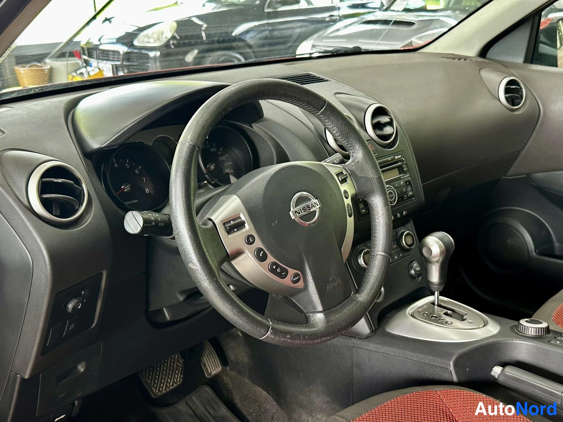 Punainen Nissan Qashqai 2007, kuva 7