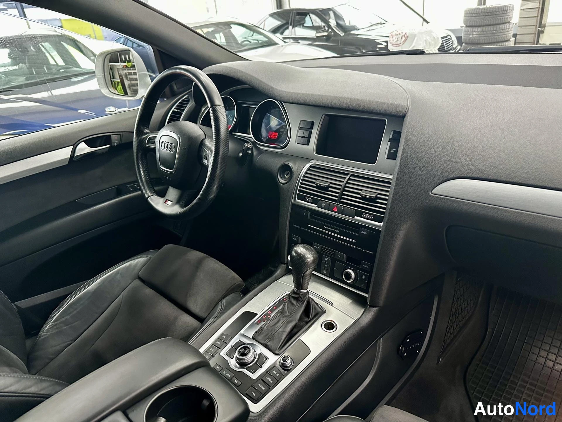 Hopea Audi Q7 2010, kuva 9