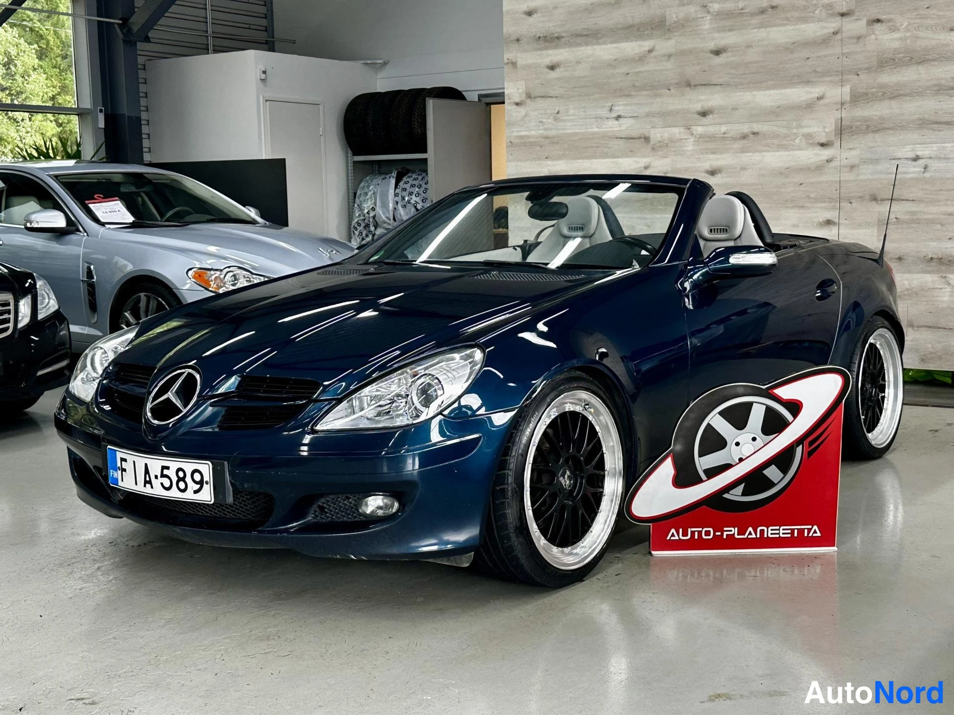 Sininen Mercedes-Benz SLK 200 2005, kuva 2