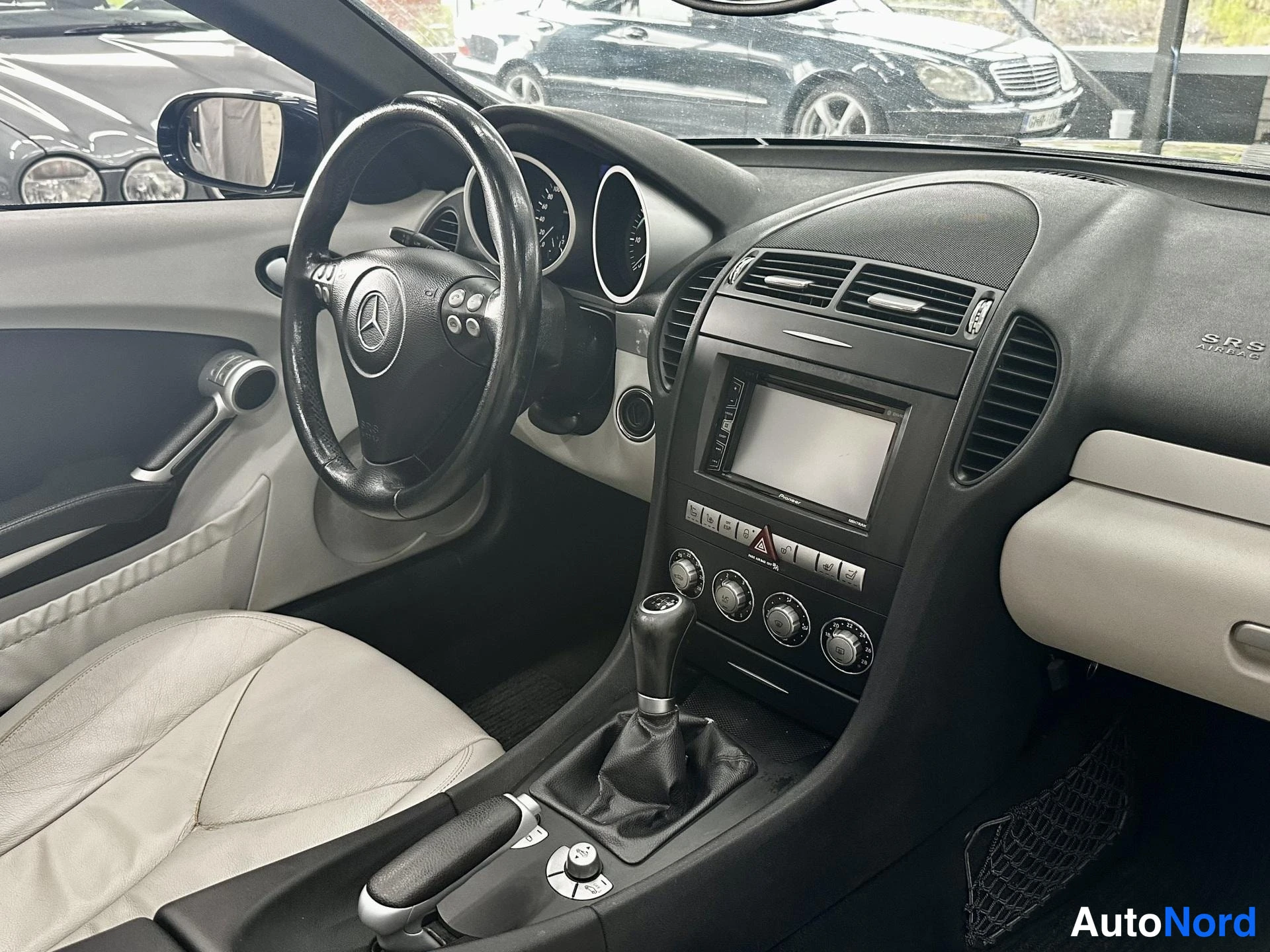 Sininen Mercedes-Benz SLK 200 2005, kuva 11