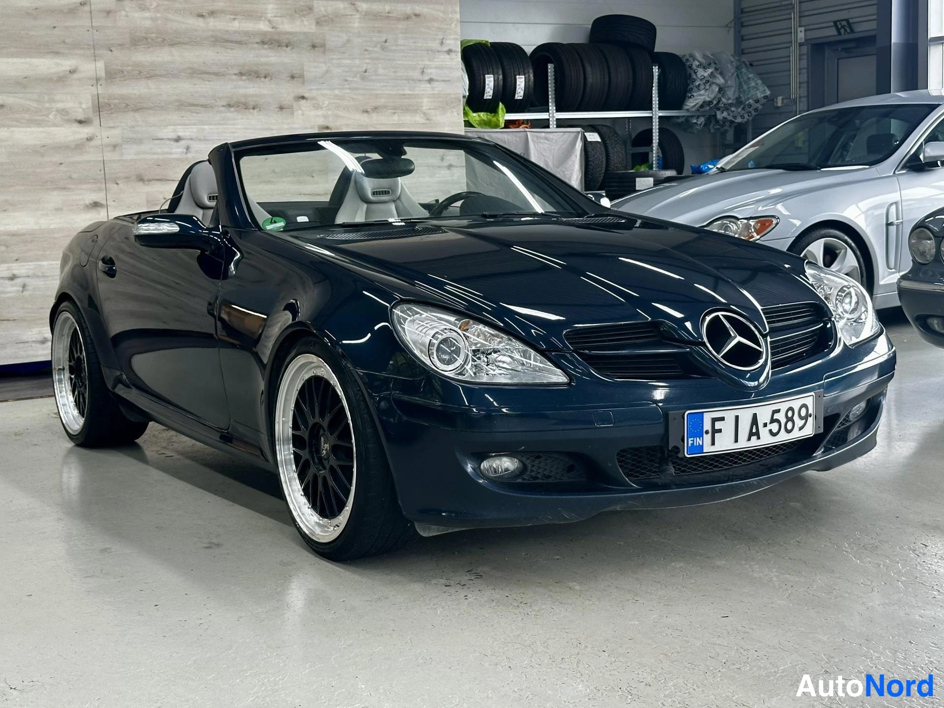 Sininen Mercedes-Benz SLK 200 2005, kuva 3