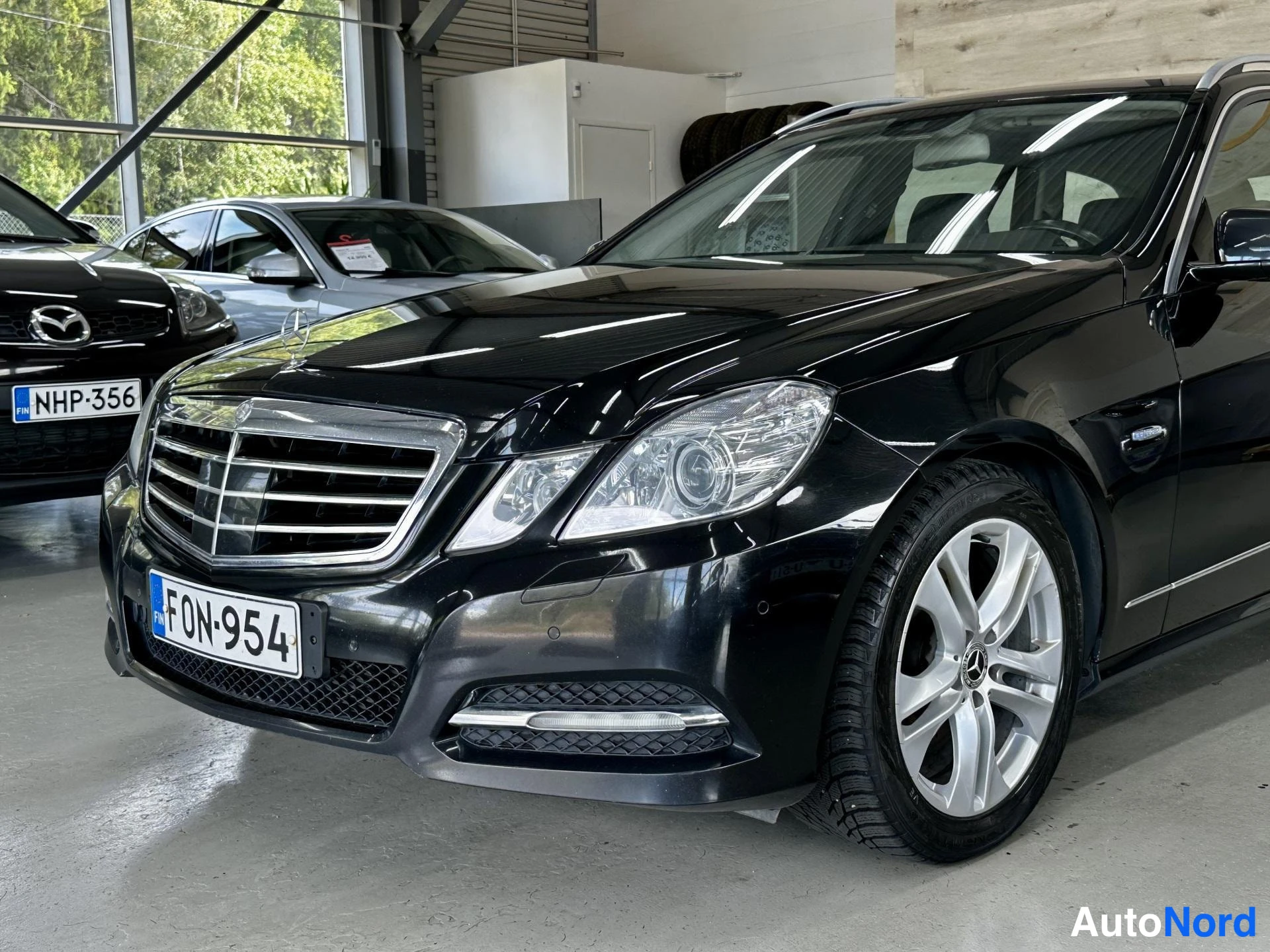 Musta Mercedes-Benz E 350 CDI 4MATIC 2010, kuva 2