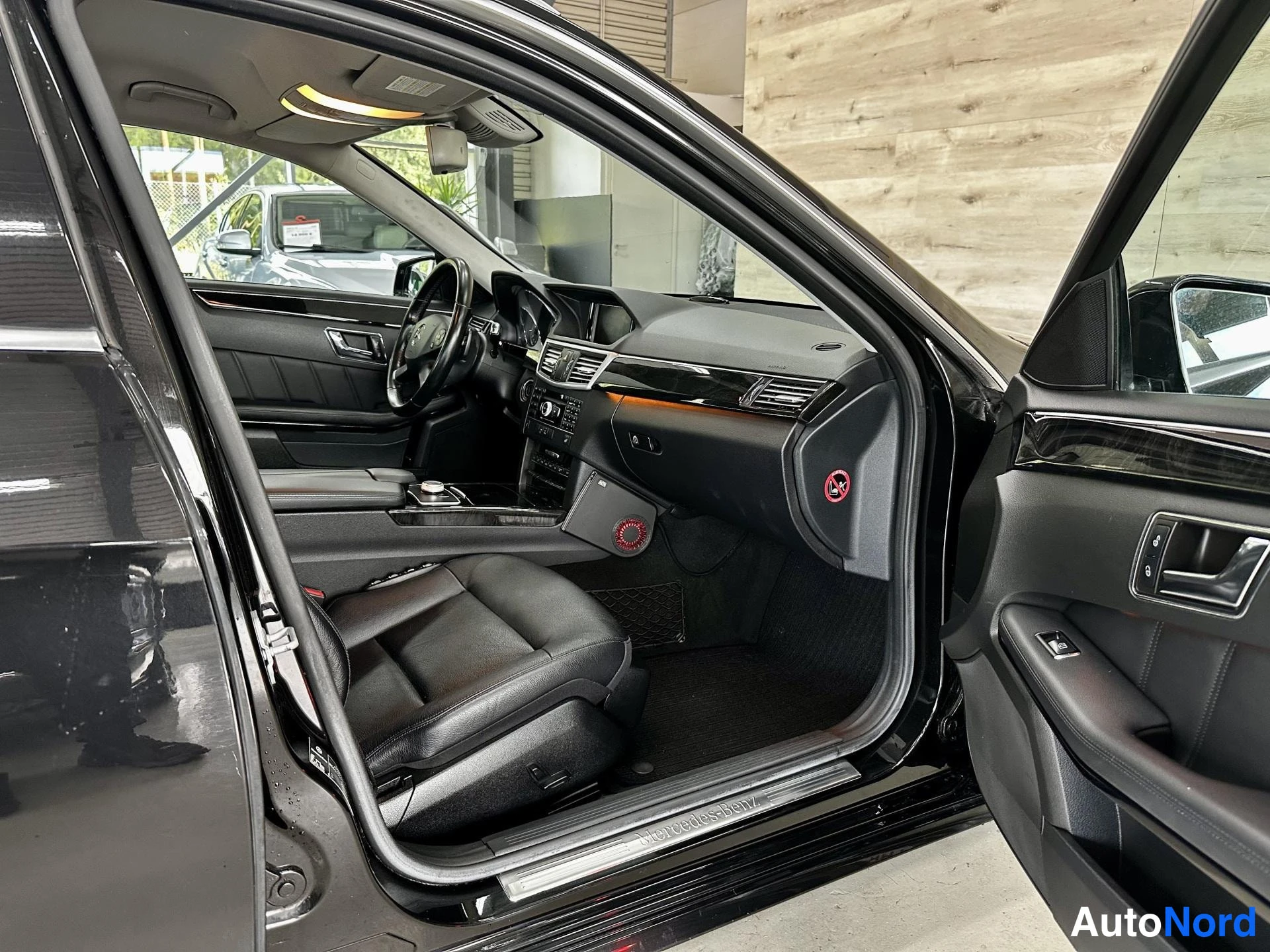 Musta Mercedes-Benz E 350 CDI 4MATIC 2010, kuva 11